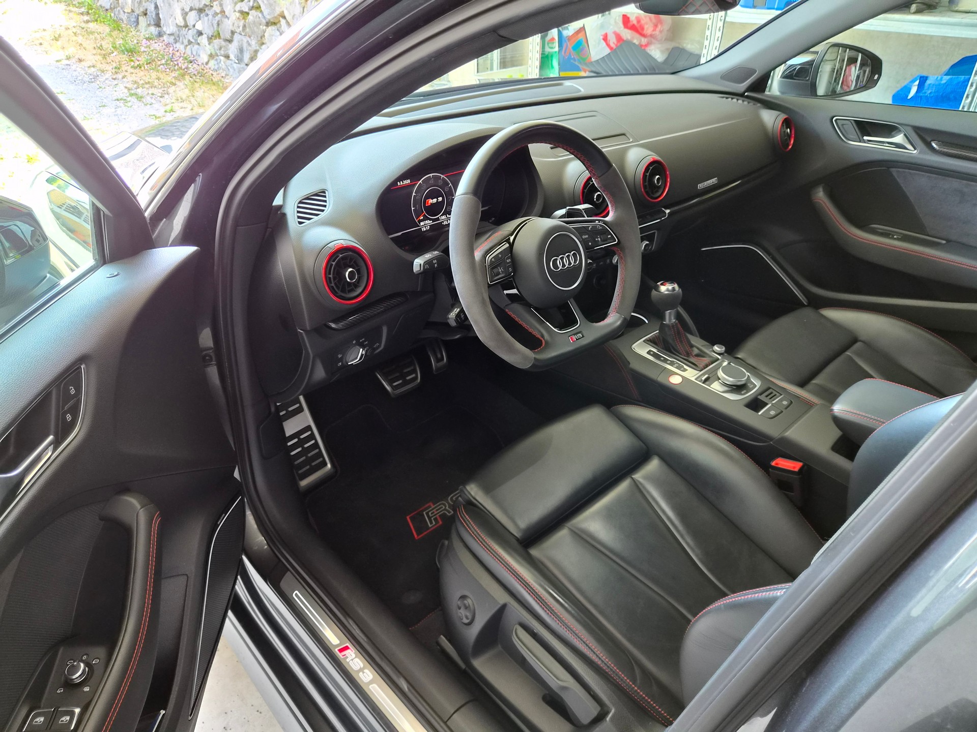 AUDI RS3 Sportback 2.5 T FSI quattro S-Tronic-image-4
