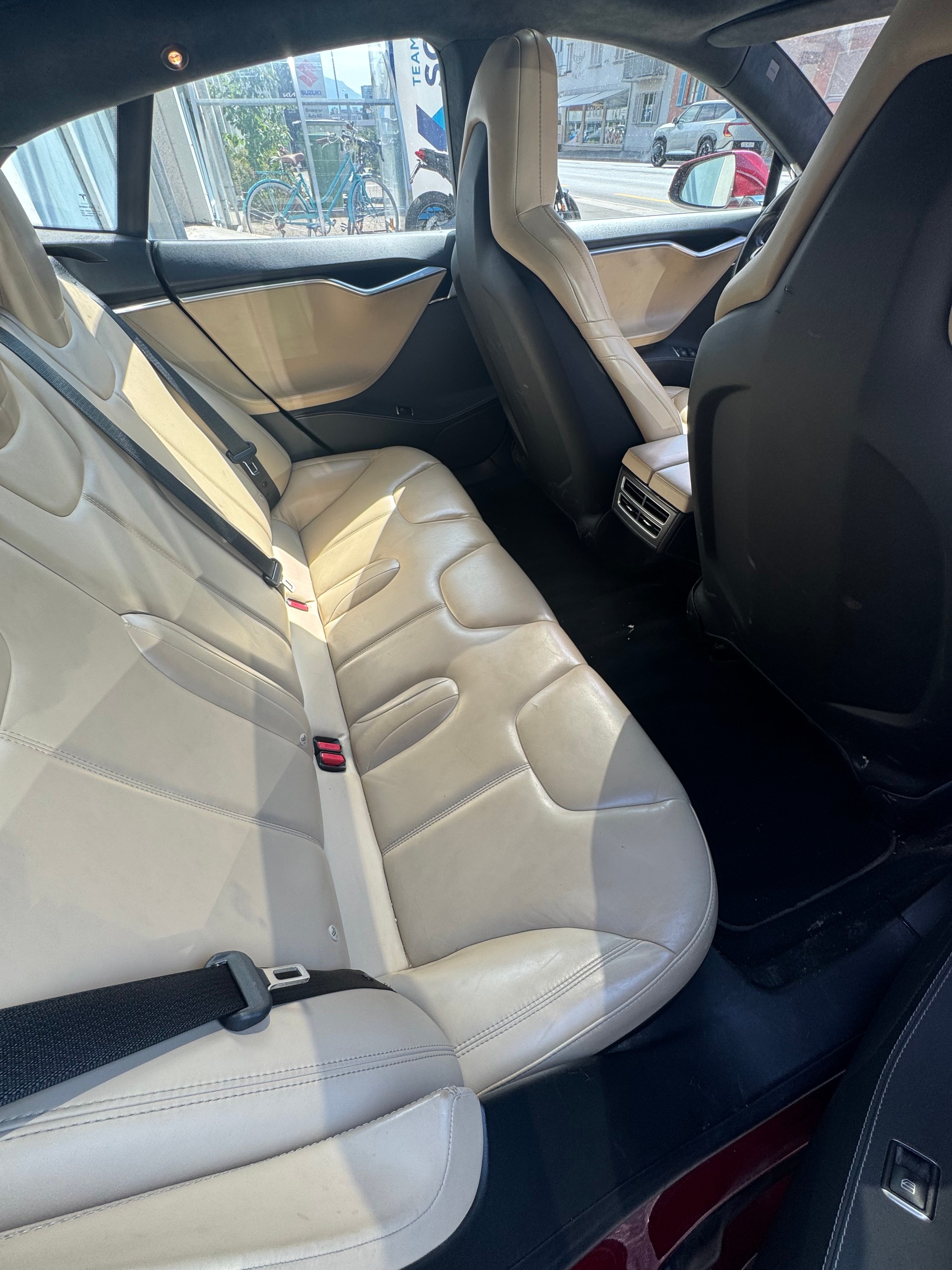 TESLA Model S 85 D-image-5