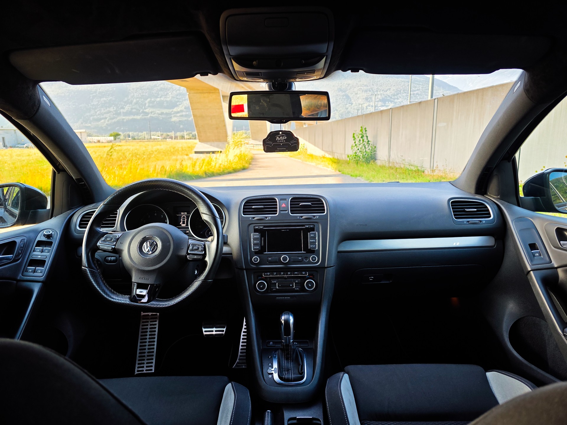VW Golf 2.0 TSI R 4Motion DSG-image-1