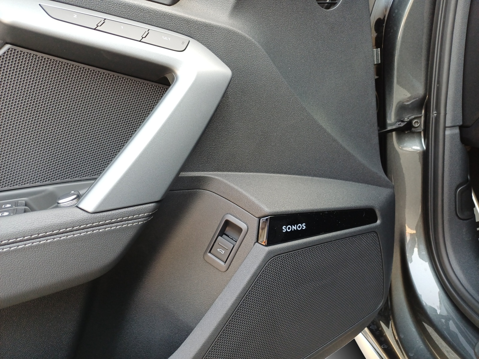 AUDI A3 Sportback TFSI 110 kW S line Attraction S tronic-image-14