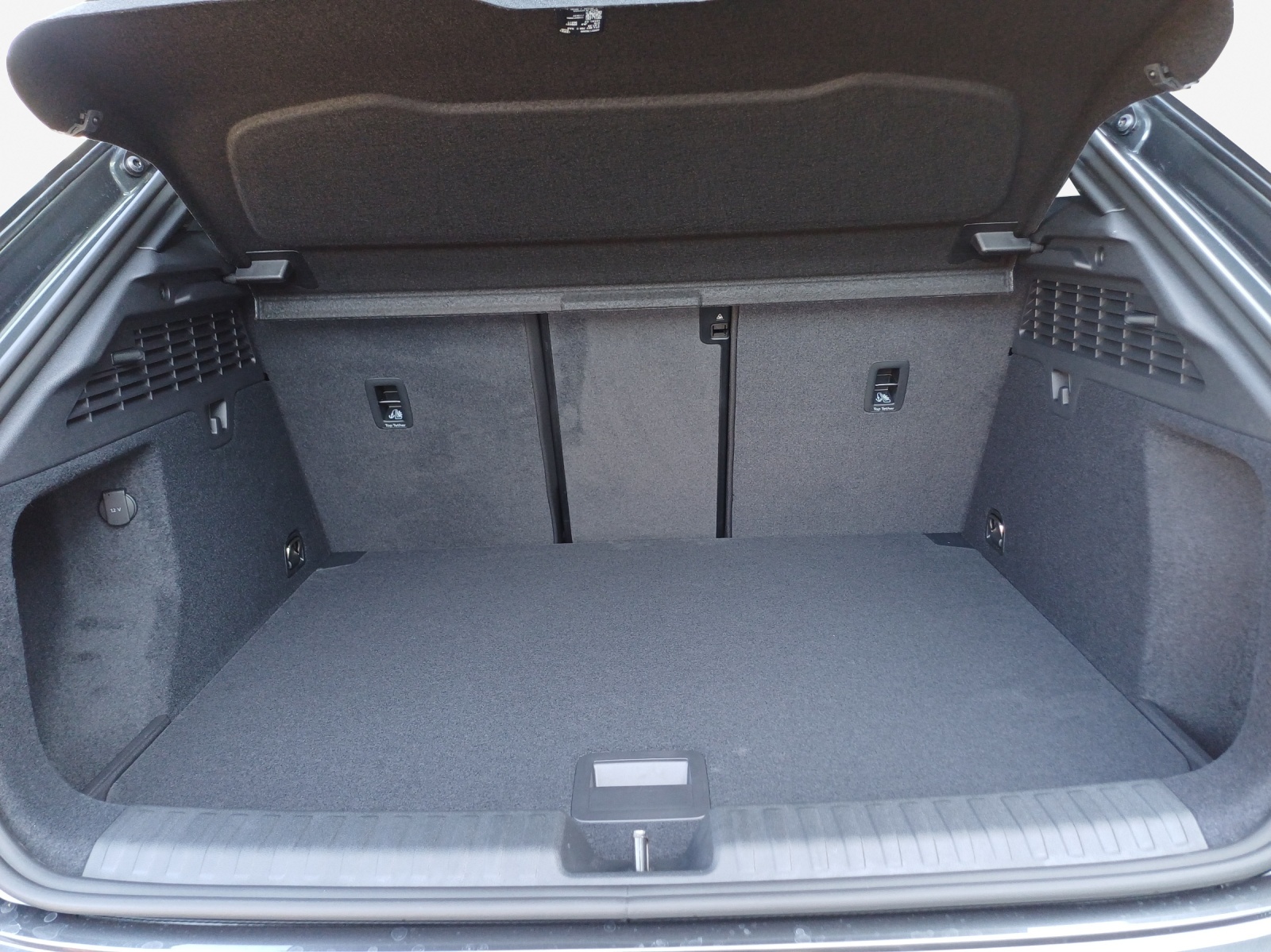 AUDI A3 Sportback TFSI 110 kW S line Attraction S tronic-image-12