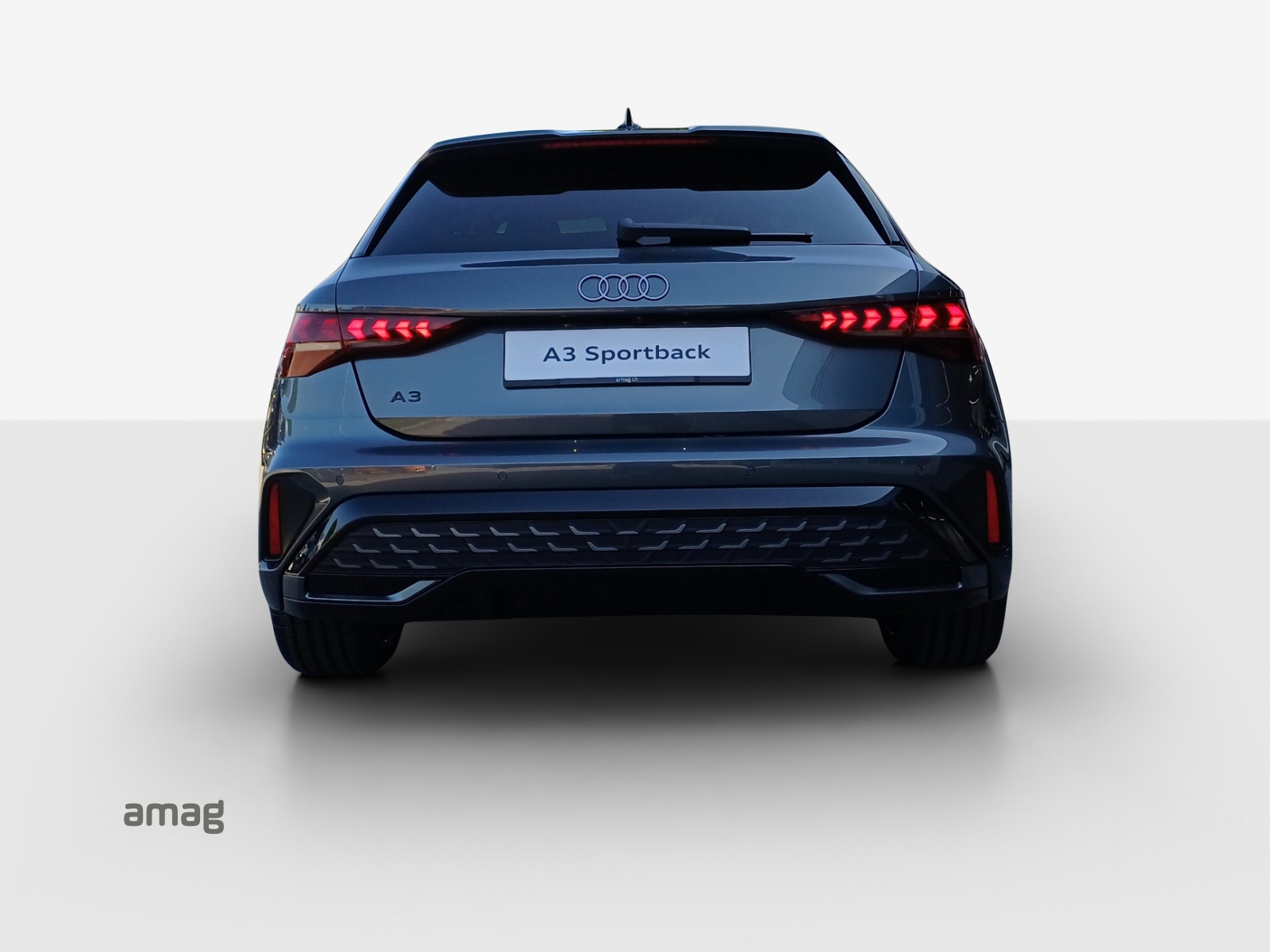 AUDI A3 Sportback TFSI 110 kW S line Attraction S tronic-image-3
