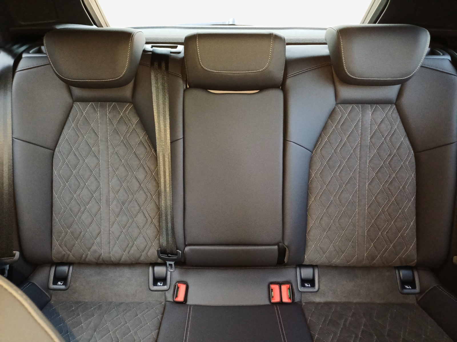 AUDI A3 Sportback TFSI 110 kW S line Attraction S tronic-image-11