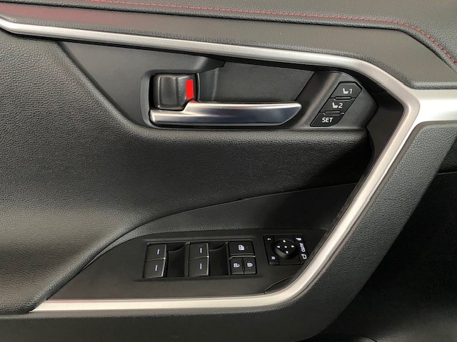 TOYOTA RAV-4 2.5 Plug-In-Hybrid Platinum-image-4