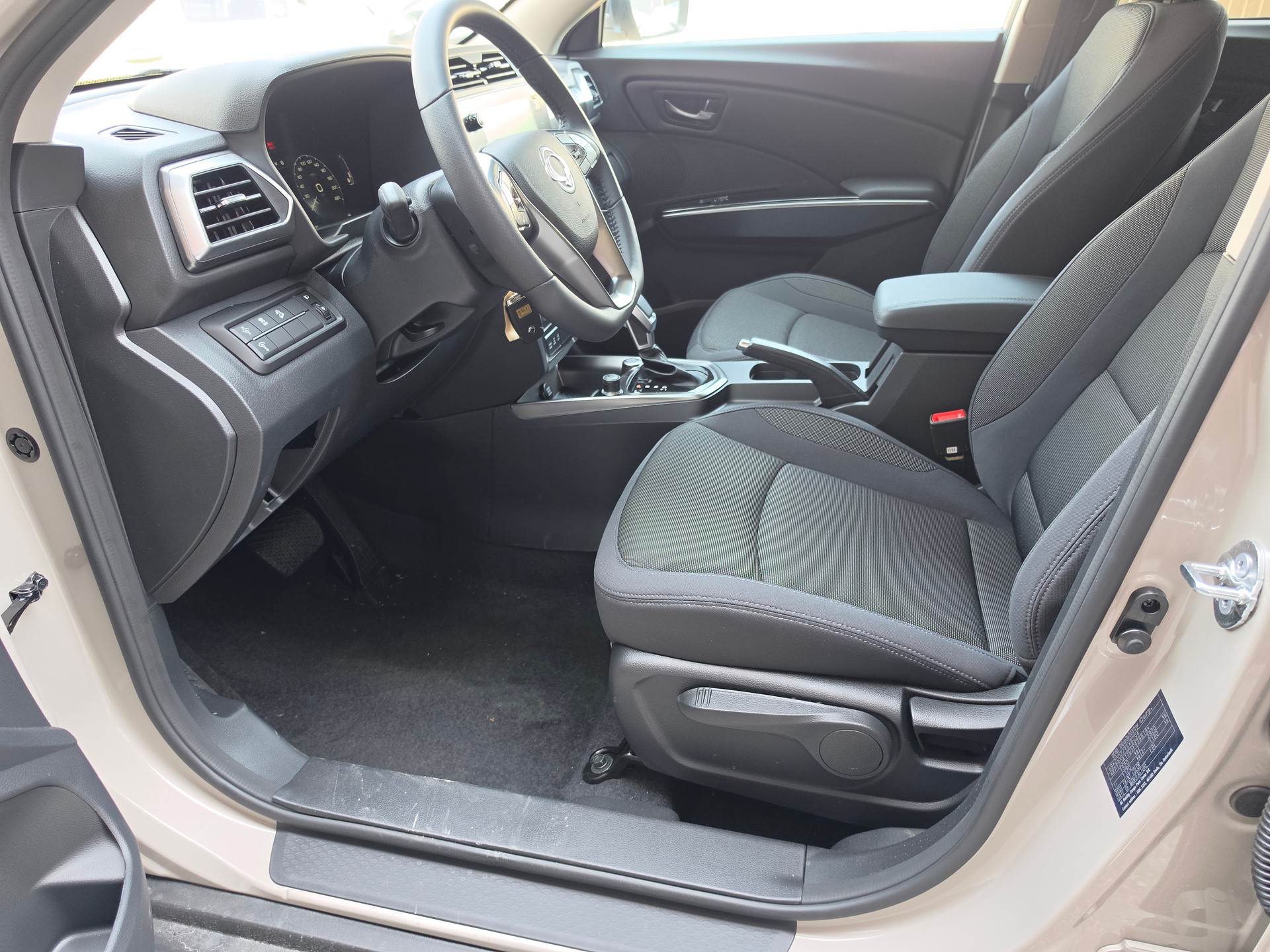KGM-SsangYong Tivoli 1.5TGDI Steel4WD A-image-2