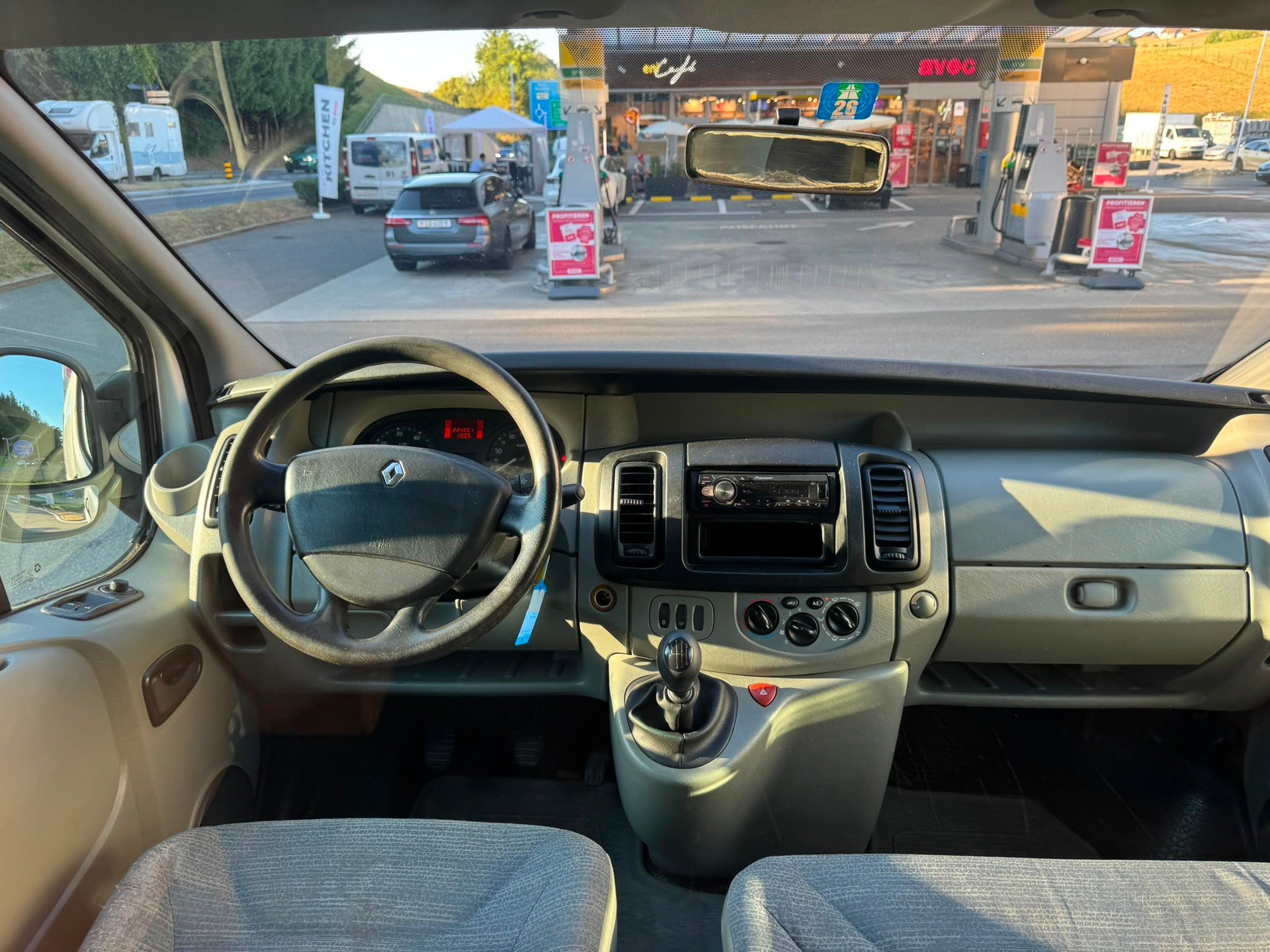 RENAULT Trafic 2.0 dCi 90 2.7t L1H1-image-8