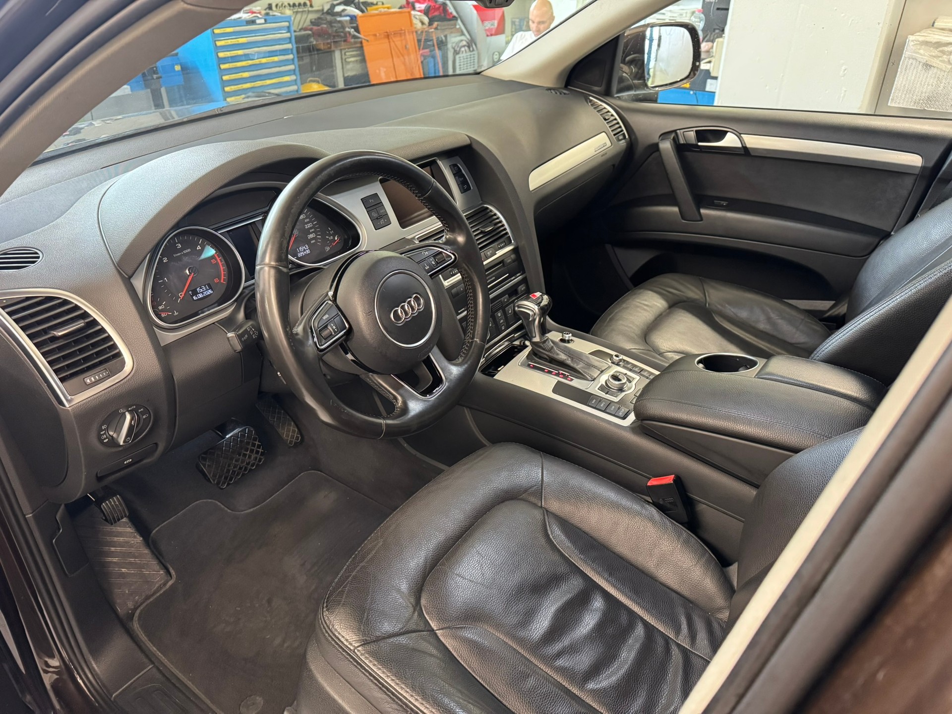 AUDI Q7 3.0 TDI quattro tiptronic-image-9