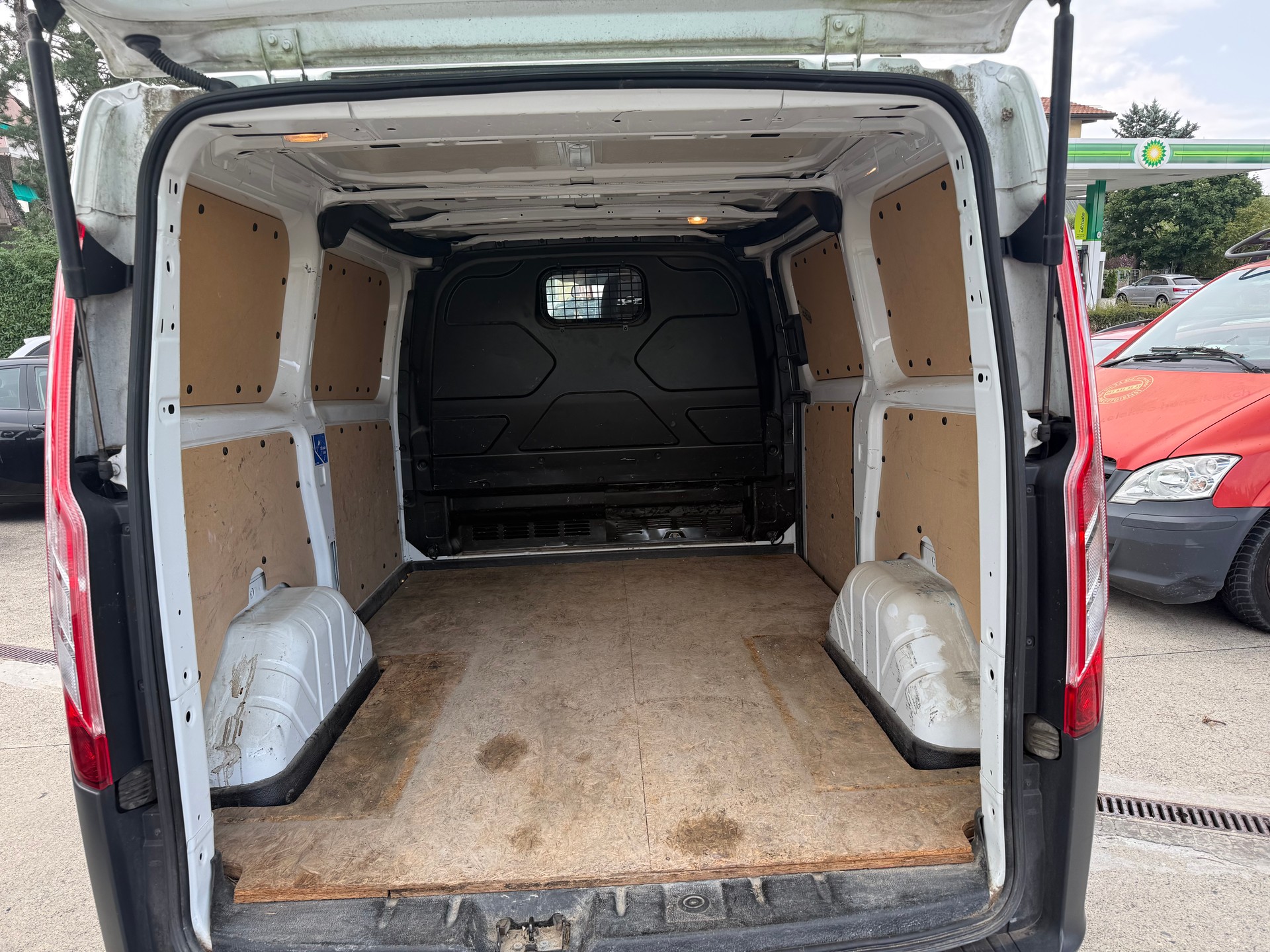 FORD Transit Custom Van 270 L1H1 Startup-image-4