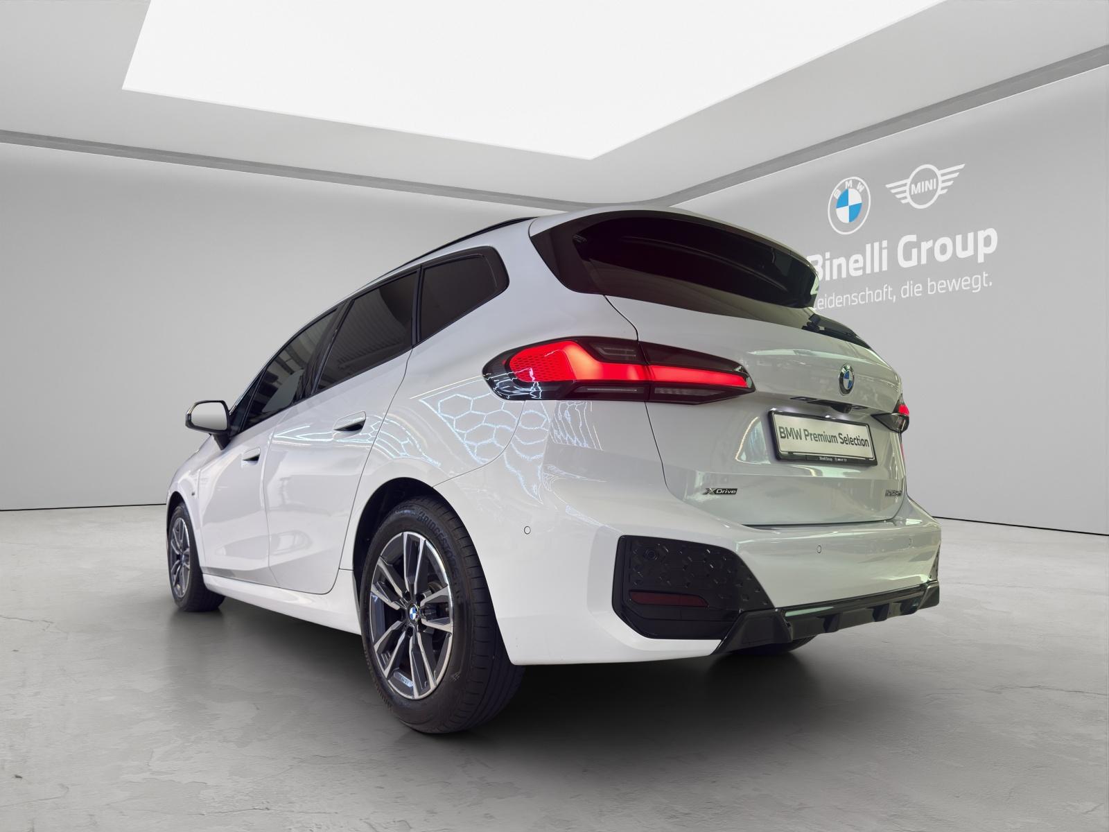 BMW 223d xDrive Active Tourer M-SportPaket-showroom-element-2