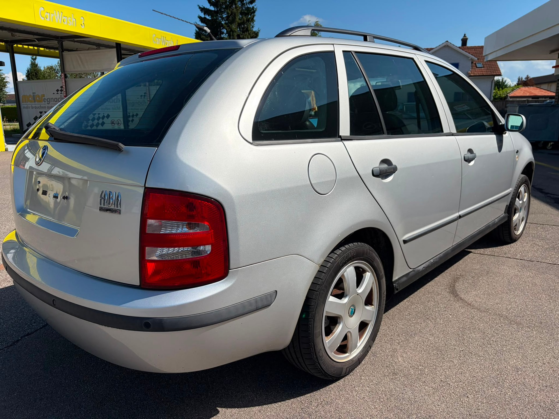 SKODA Fabia 2.0 Elegance-image-8
