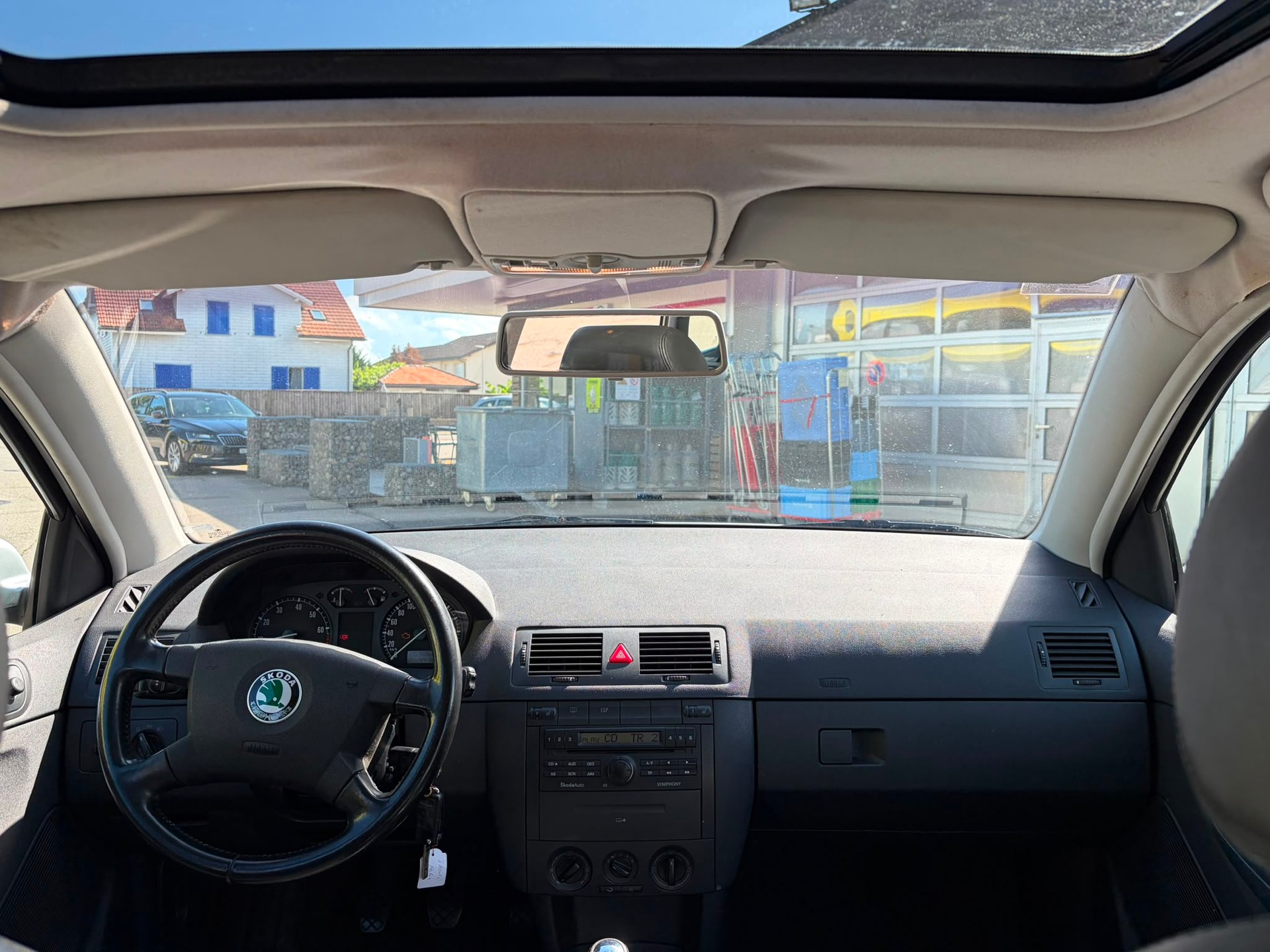 SKODA Fabia 2.0 Elegance-image-9