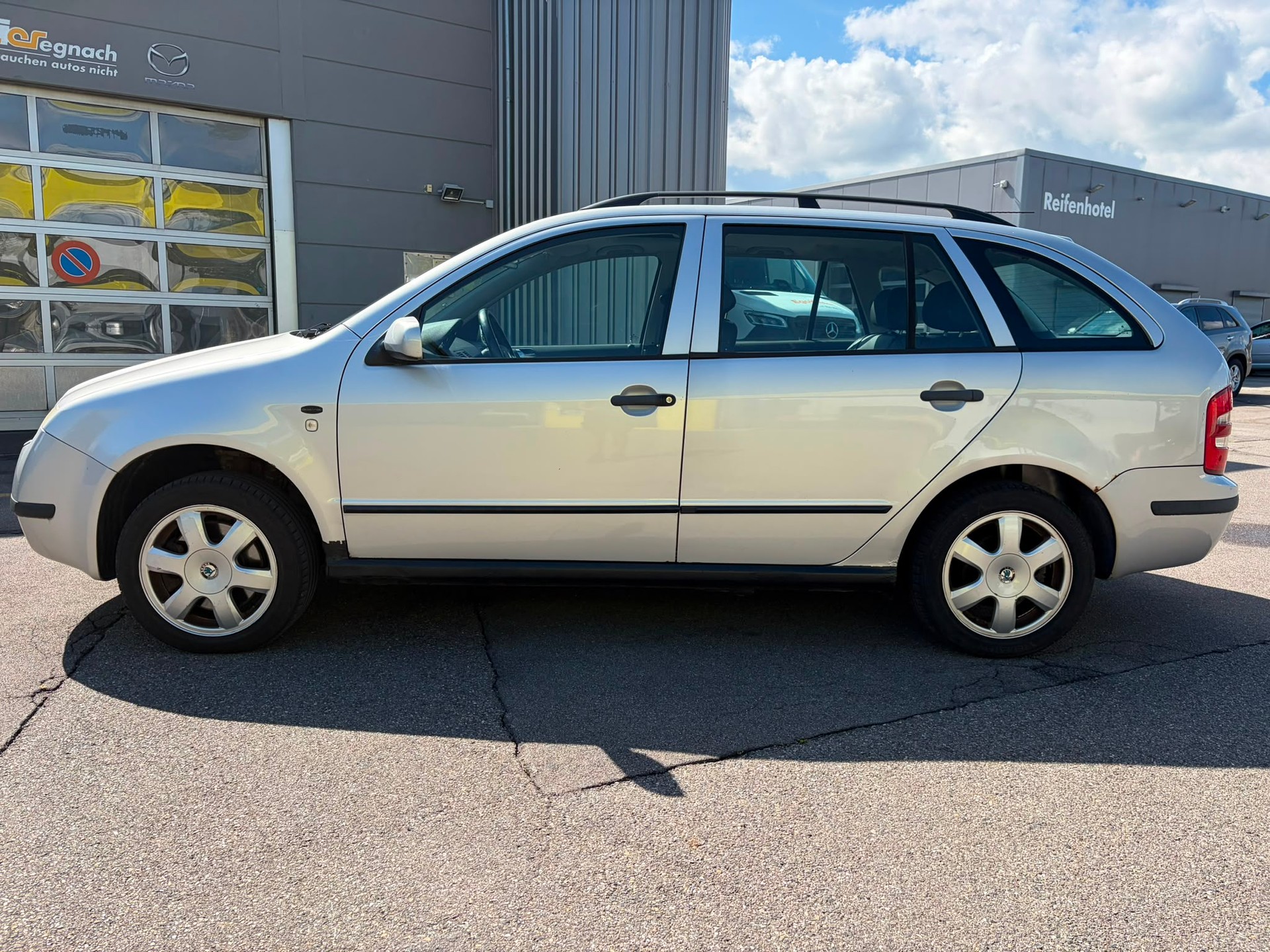 SKODA Fabia 2.0 Elegance-image-3
