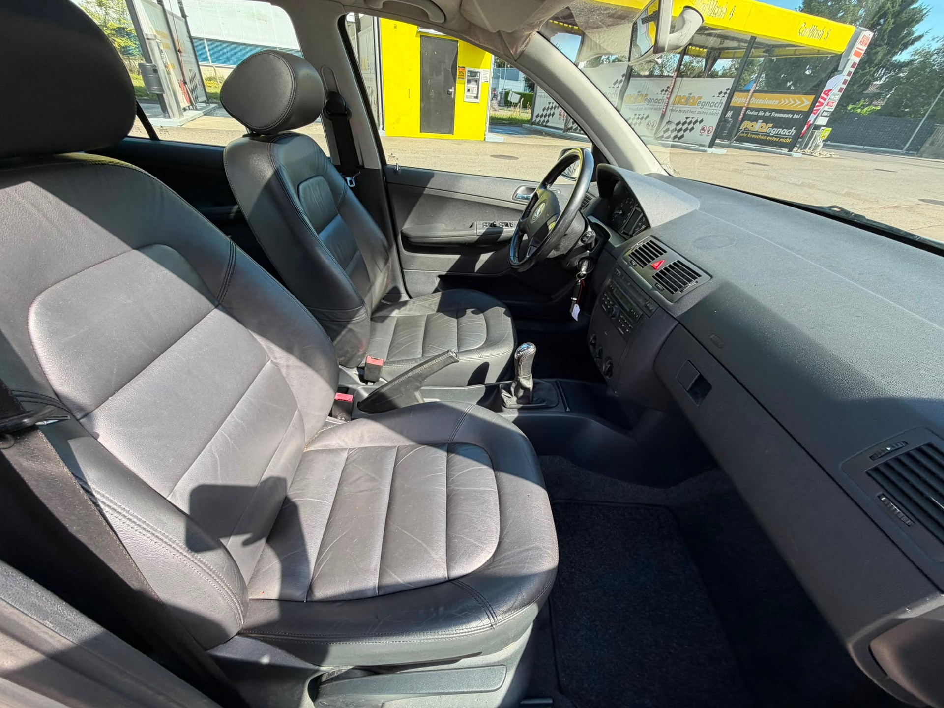 SKODA Fabia 2.0 Elegance-image-12