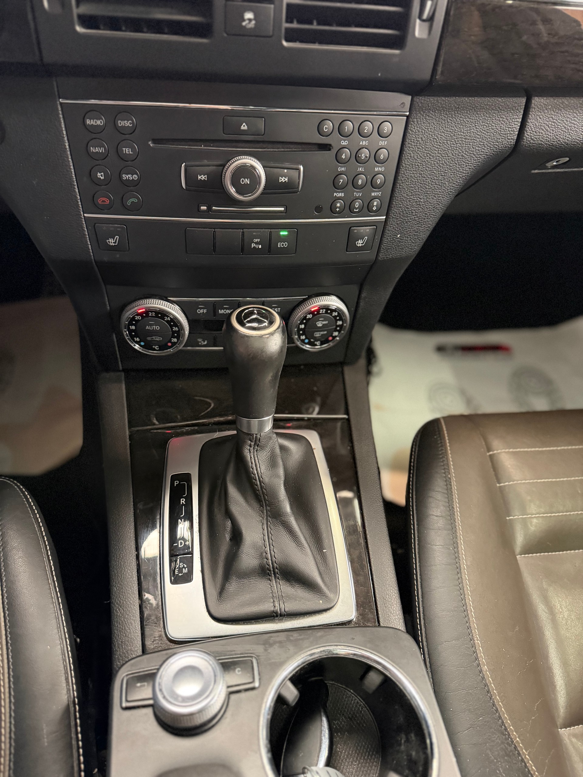 MERCEDES-BENZ GLK 350 4Matic 7G-Tronic ** Frisch Ab MFK** Anhängerkupplung 2000-image-12