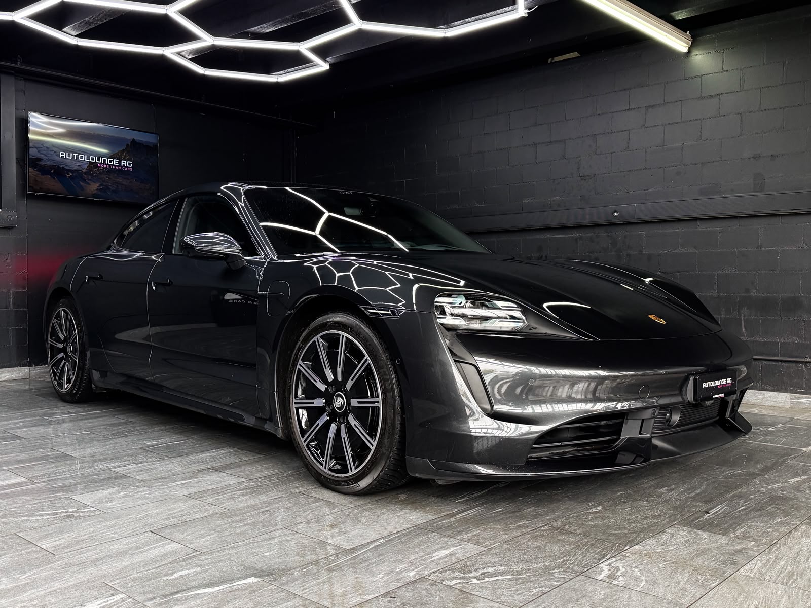 PORSCHE Taycan Turbo-image-1