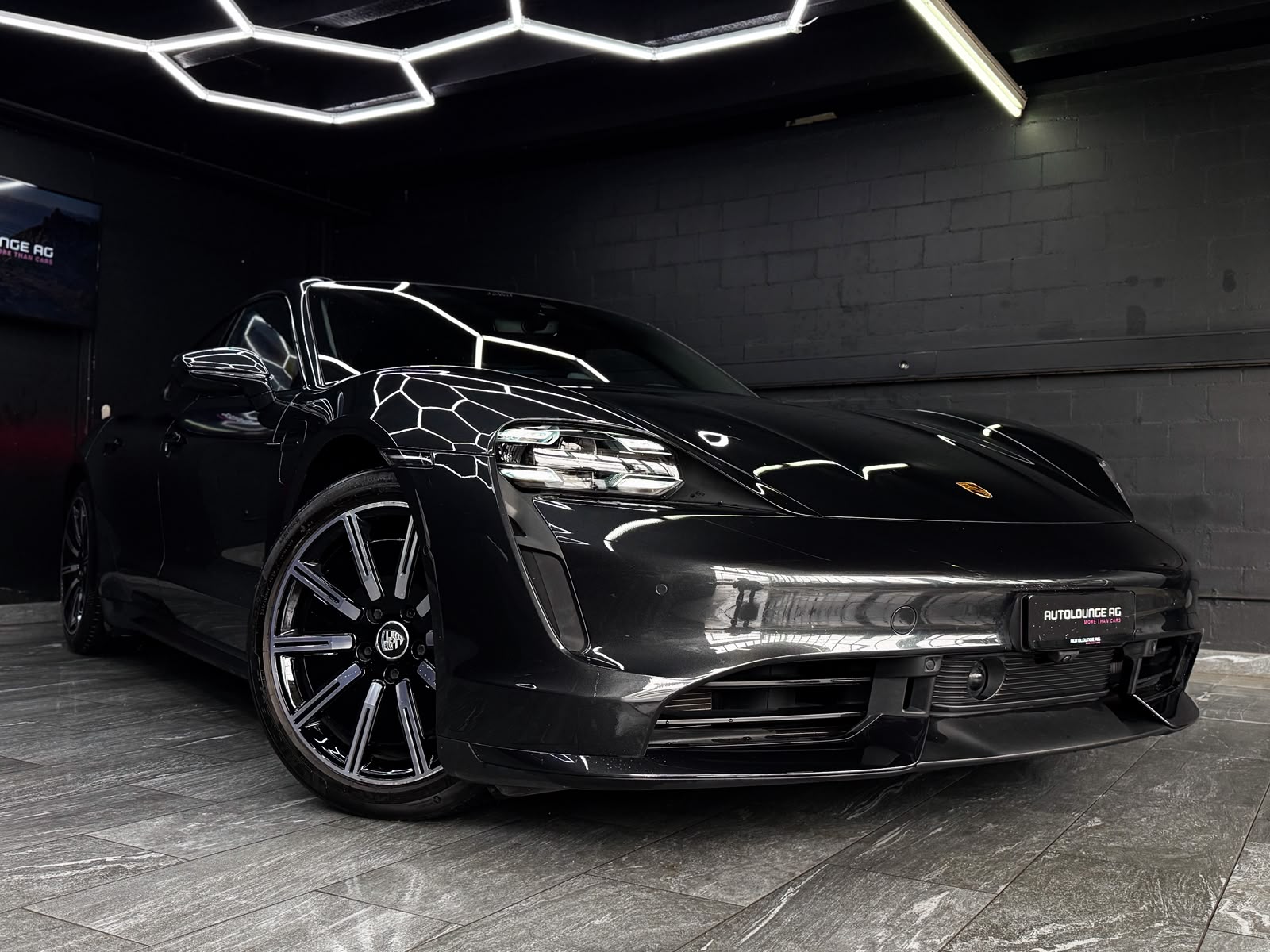 PORSCHE Taycan Turbo-image-0