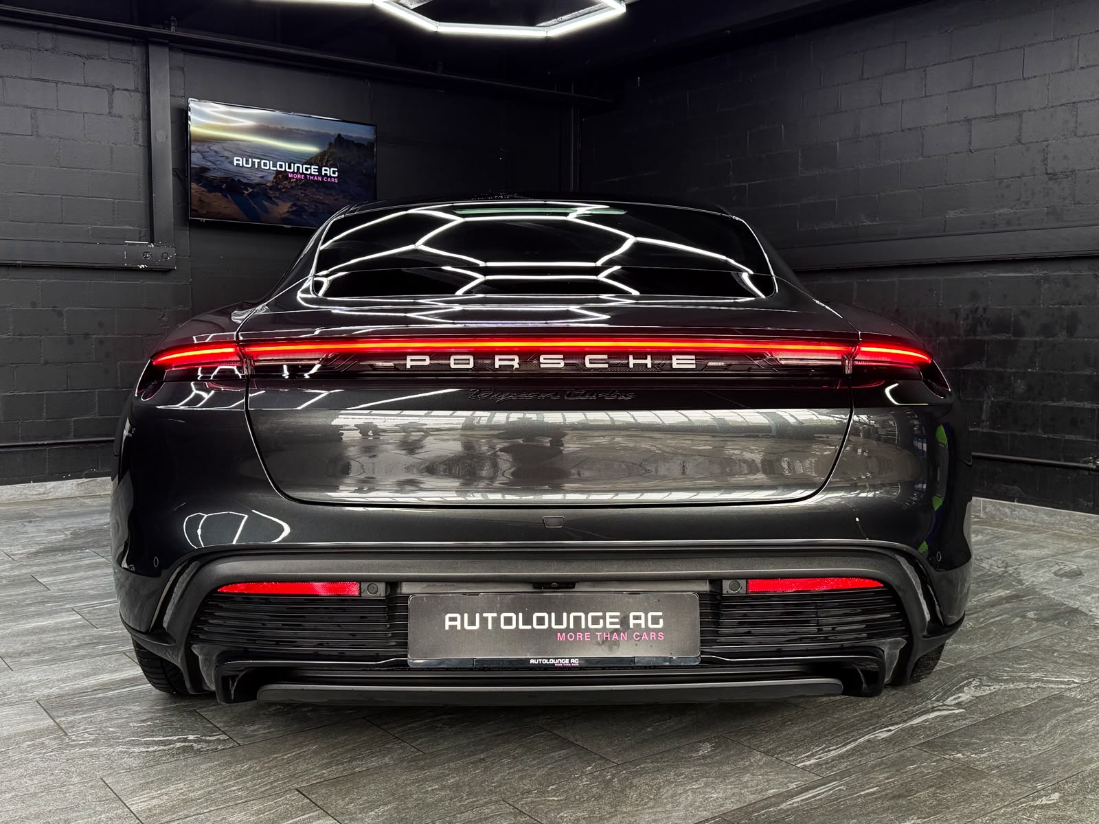 PORSCHE Taycan Turbo-image-6