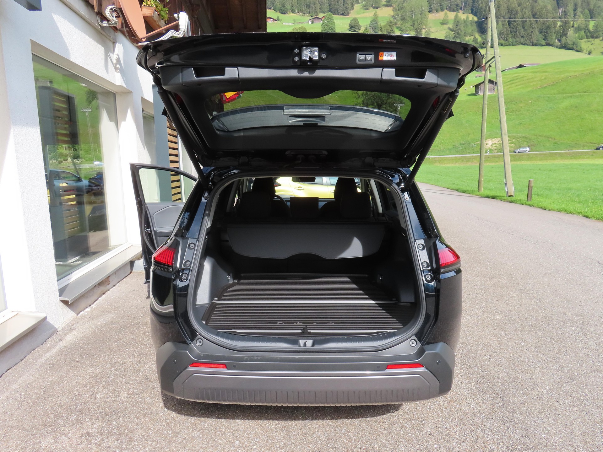 TOYOTA RAV4 2.5 HEV Trend-image-7