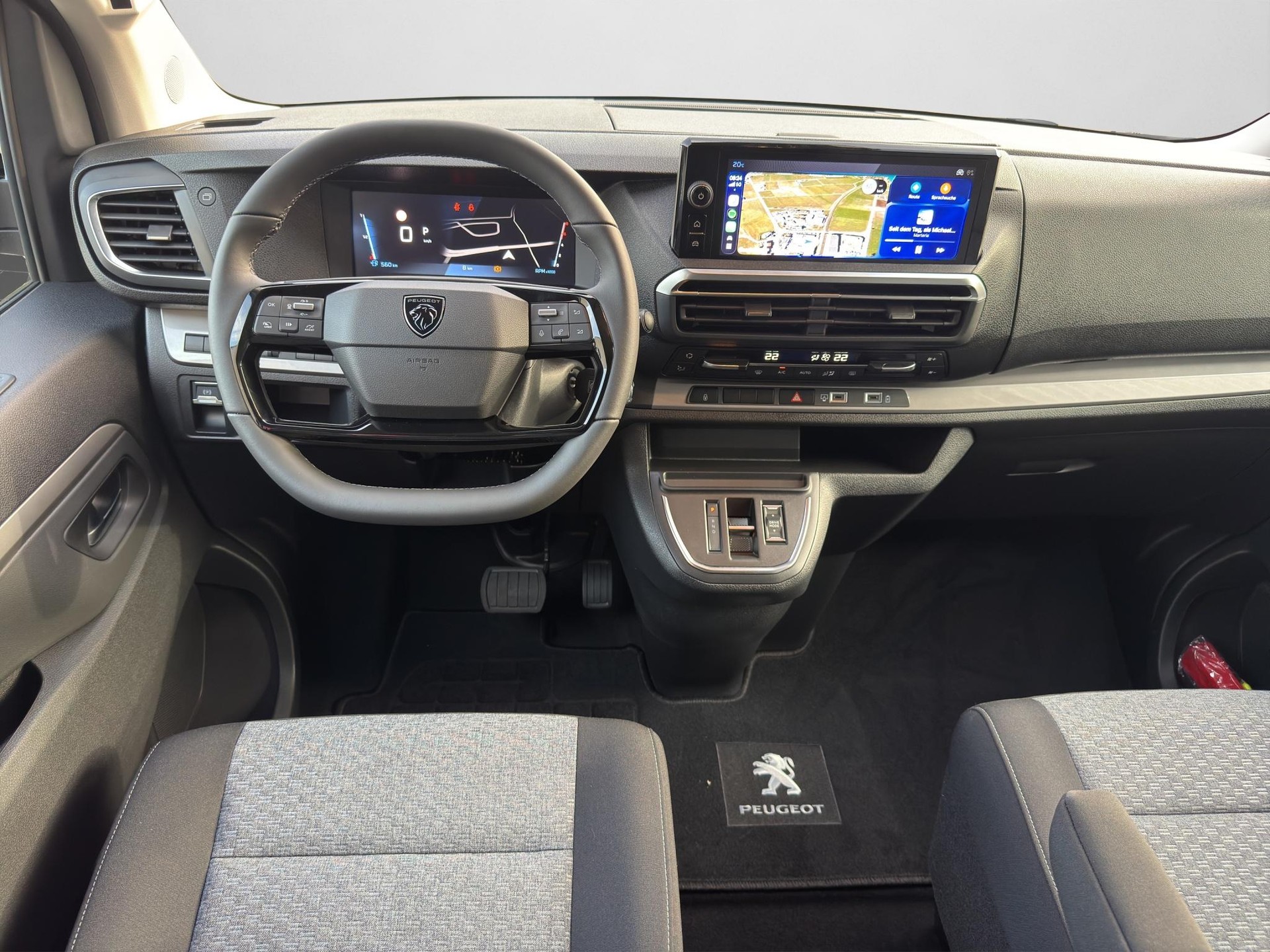 PEUGEOT Traveller Standard 2.2 BlueHDi 180 Family Edition S/S-image-3