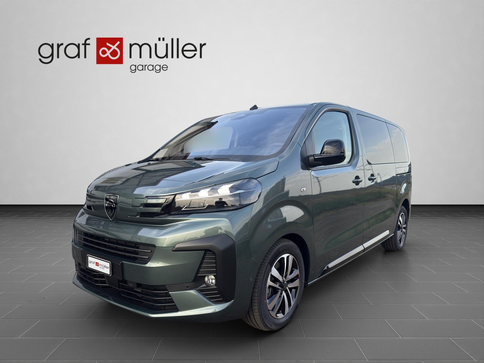 PEUGEOT Traveller Standard 2.2 BlueHDi 180 Family Edition S/S-image-0