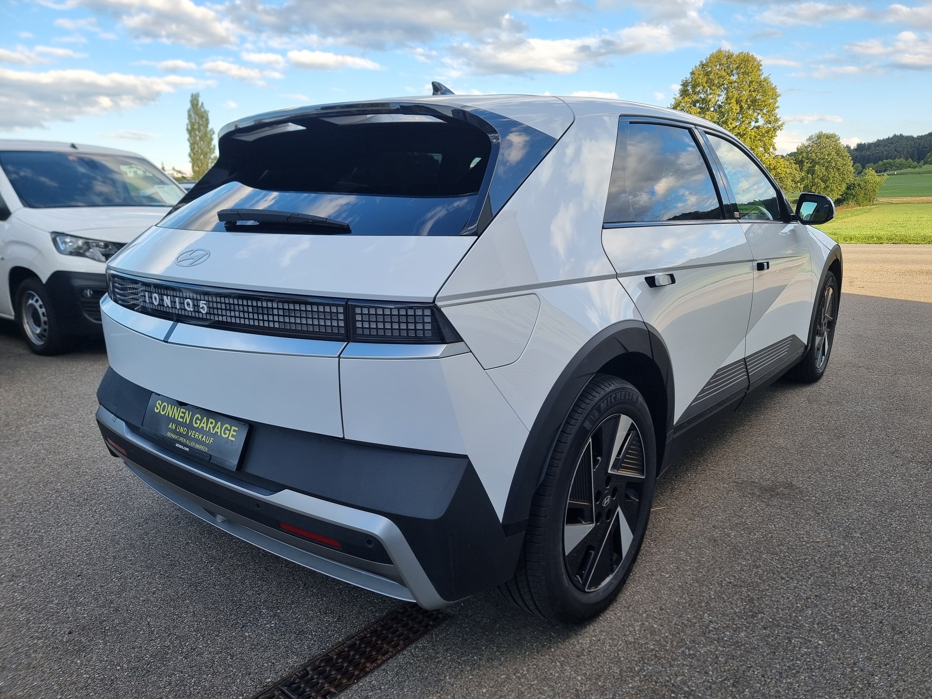 HYUNDAI Ioniq 5 84 kWh Amplia 2WD-image-11