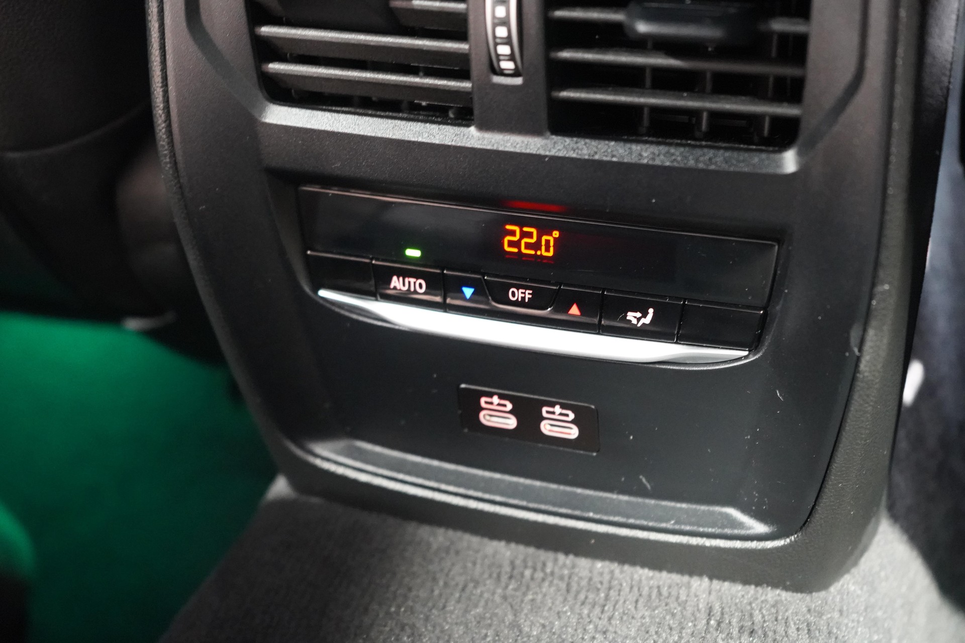 BMW 318i Touring-image-22