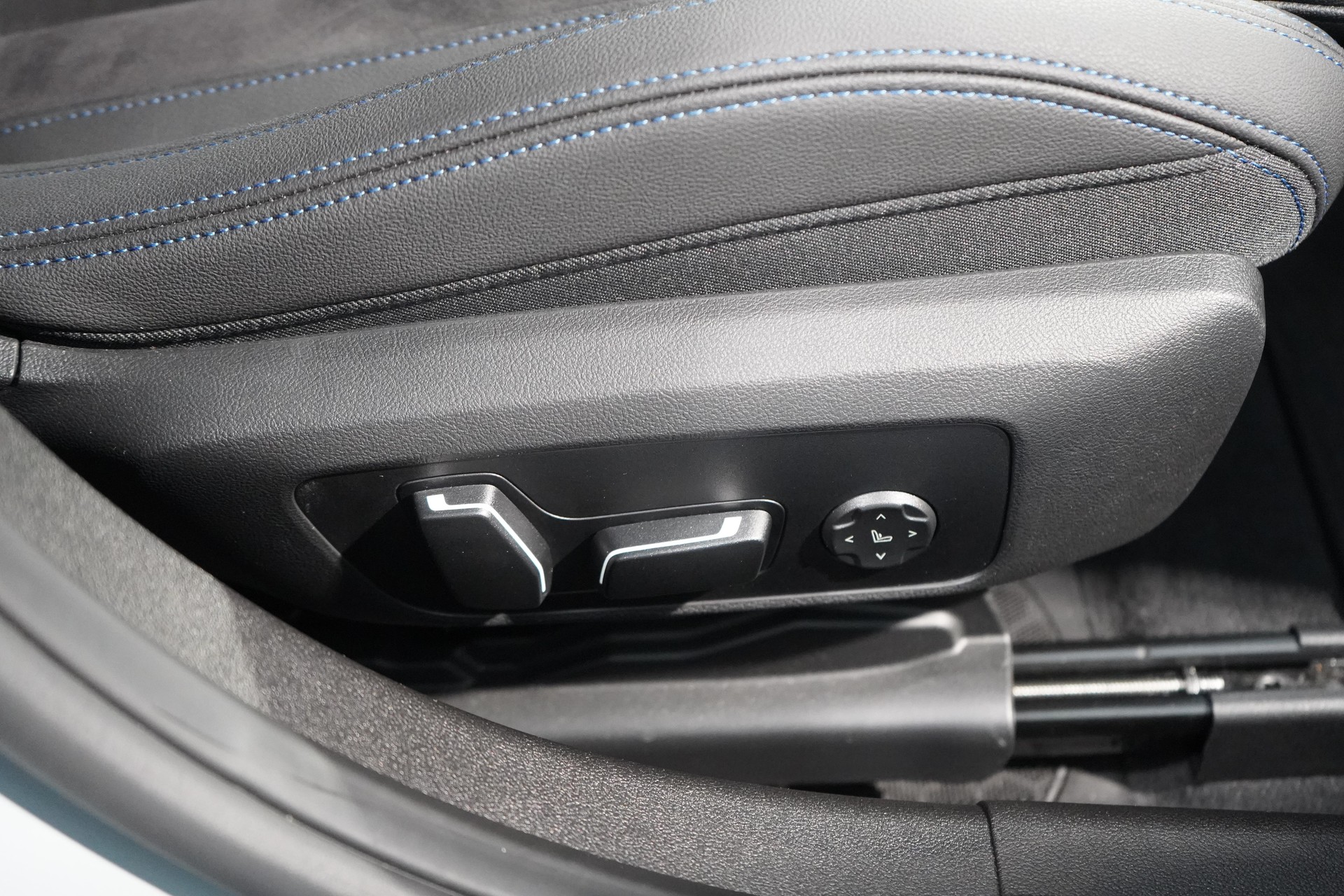BMW 318i Touring-image-18