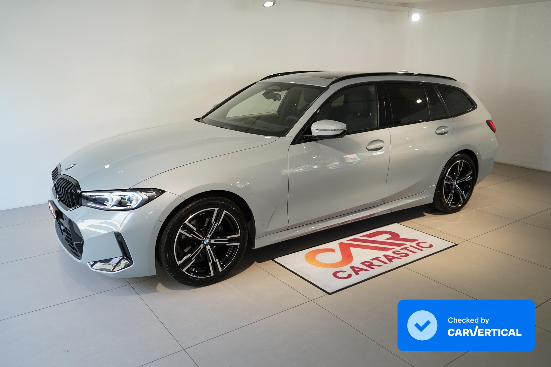 BMW 318i Touring-image-0