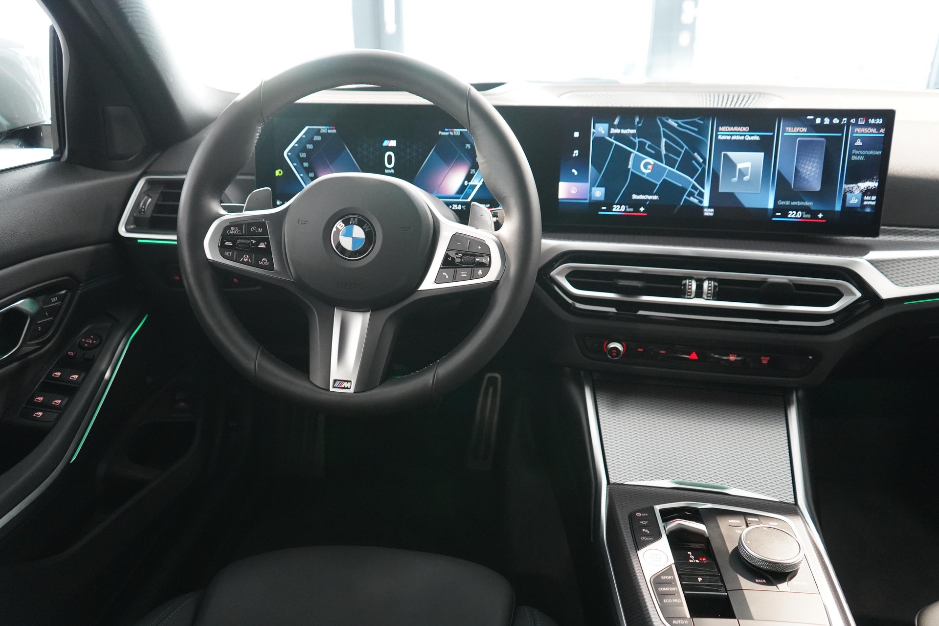 BMW 318i Touring-image-7