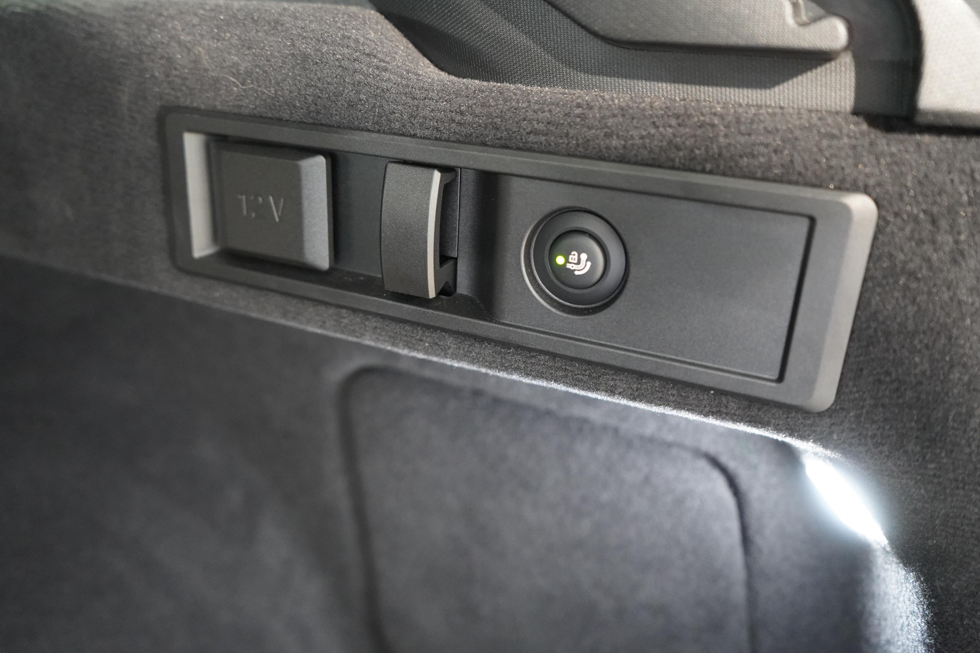 BMW 318i Touring-image-15