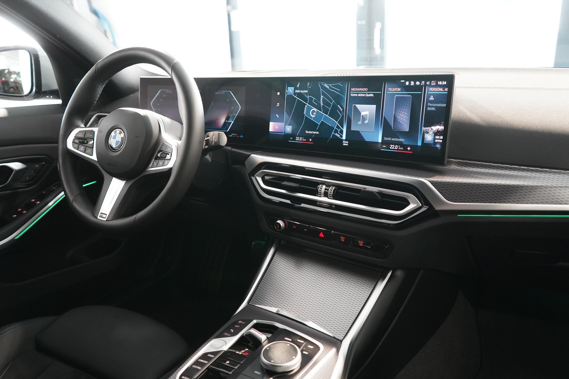 BMW 318i Touring-image-8