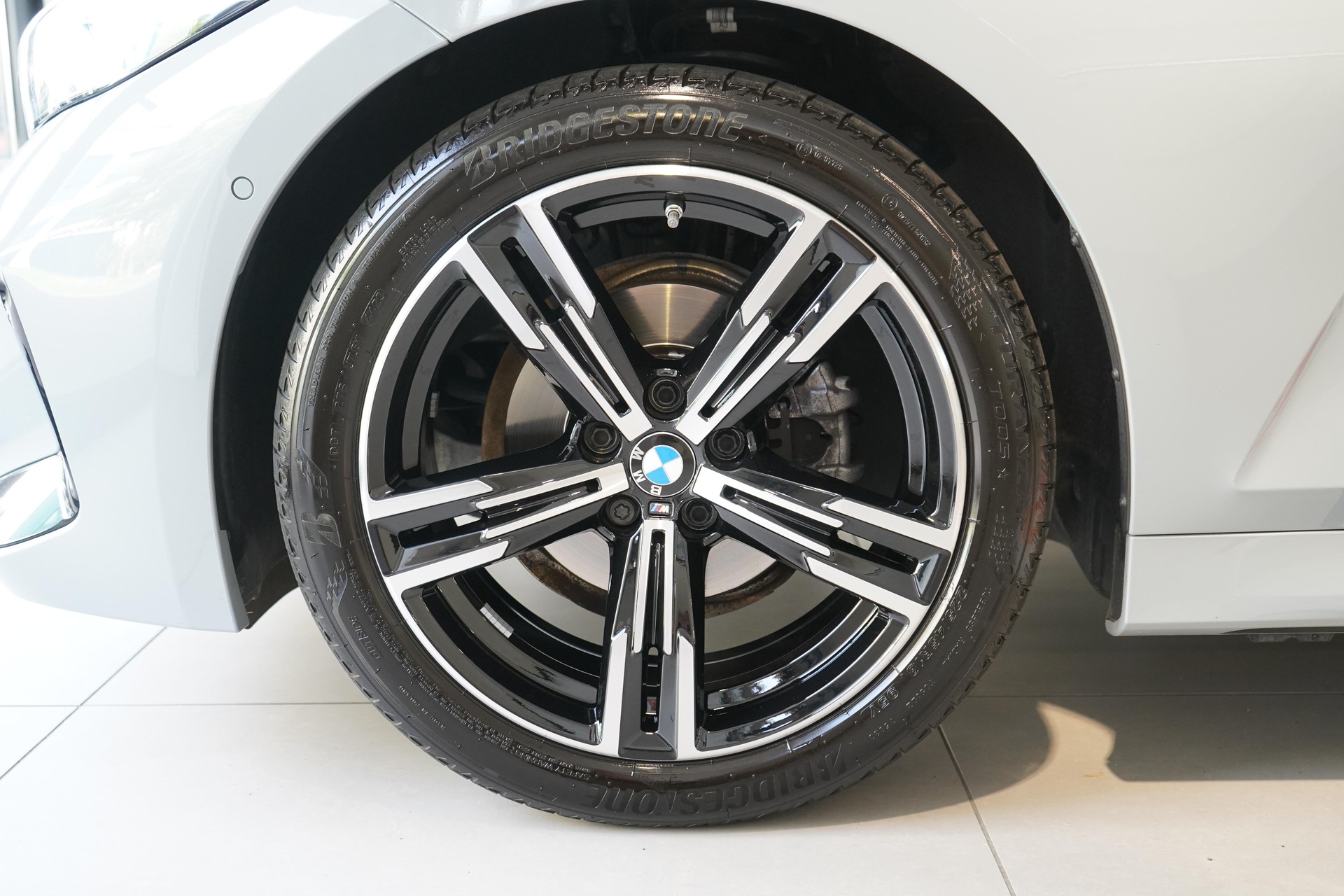 BMW 318i Touring-image-25