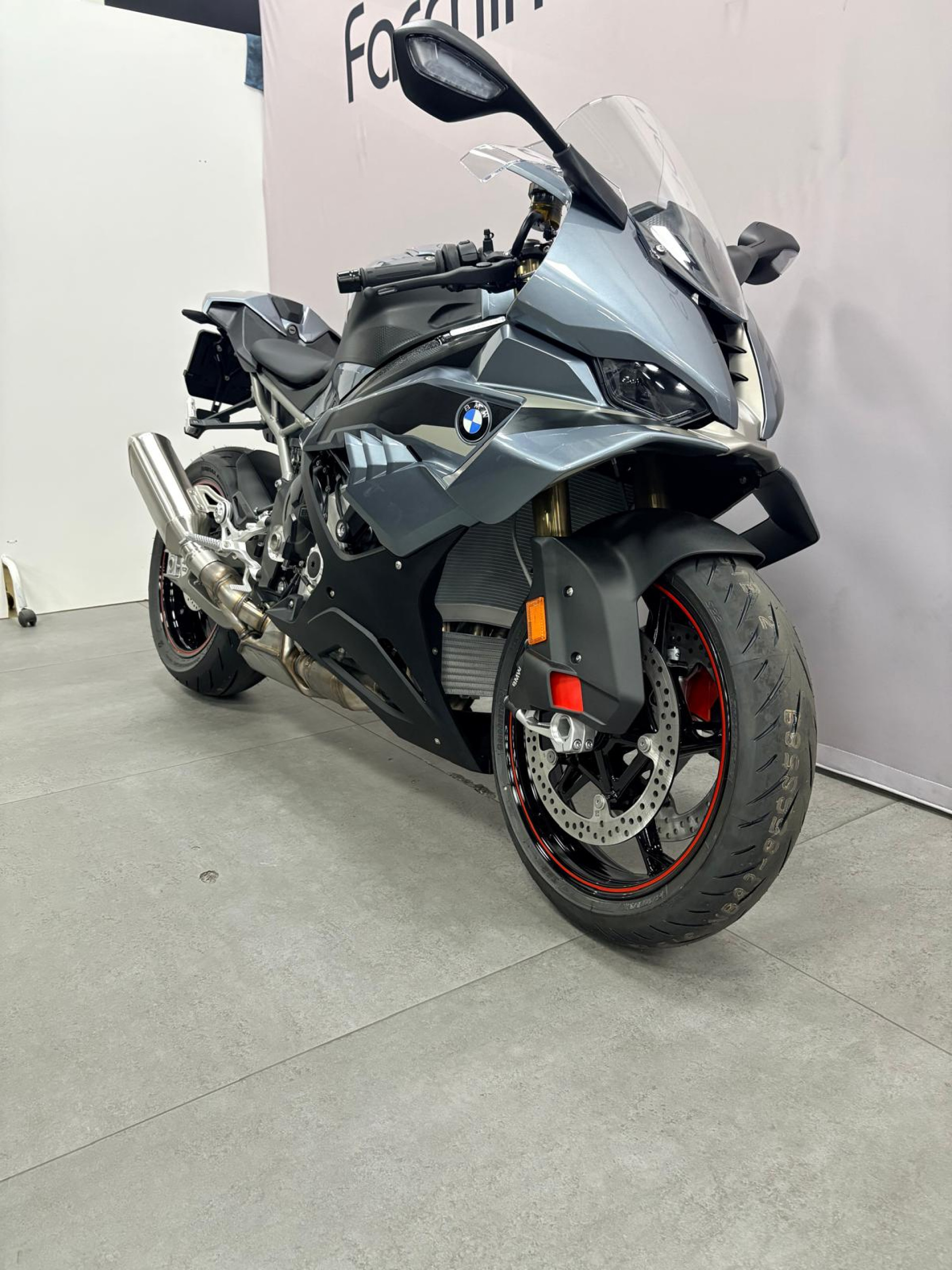 BMW S 1000 RR ***leasing 36 mois 3.9 %, 299chf par mois apport 2-showroom-element-1