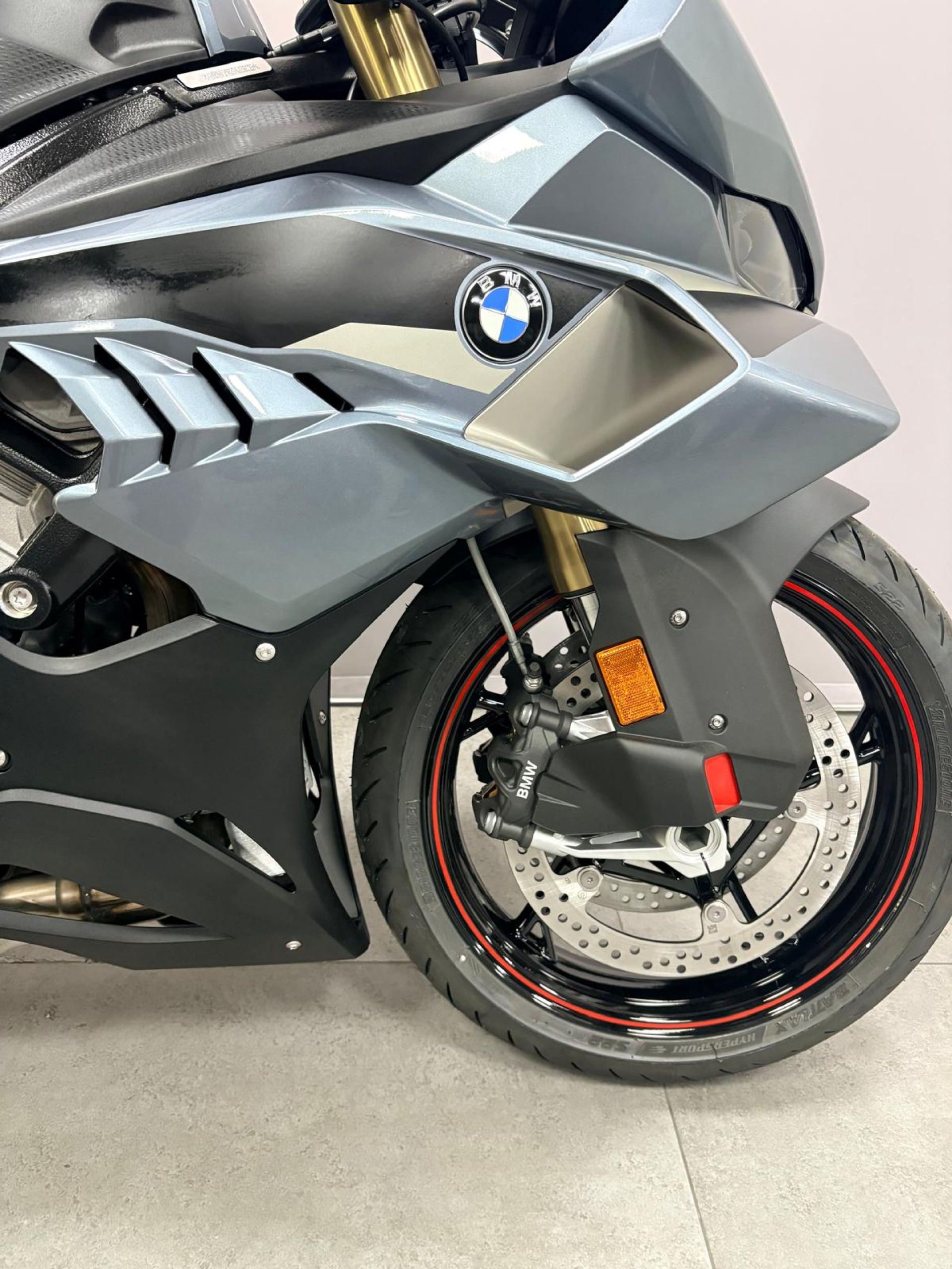 BMW S 1000 RR ***leasing 36 mois 3.9 %, 299chf par mois apport 2-showroom-element-3