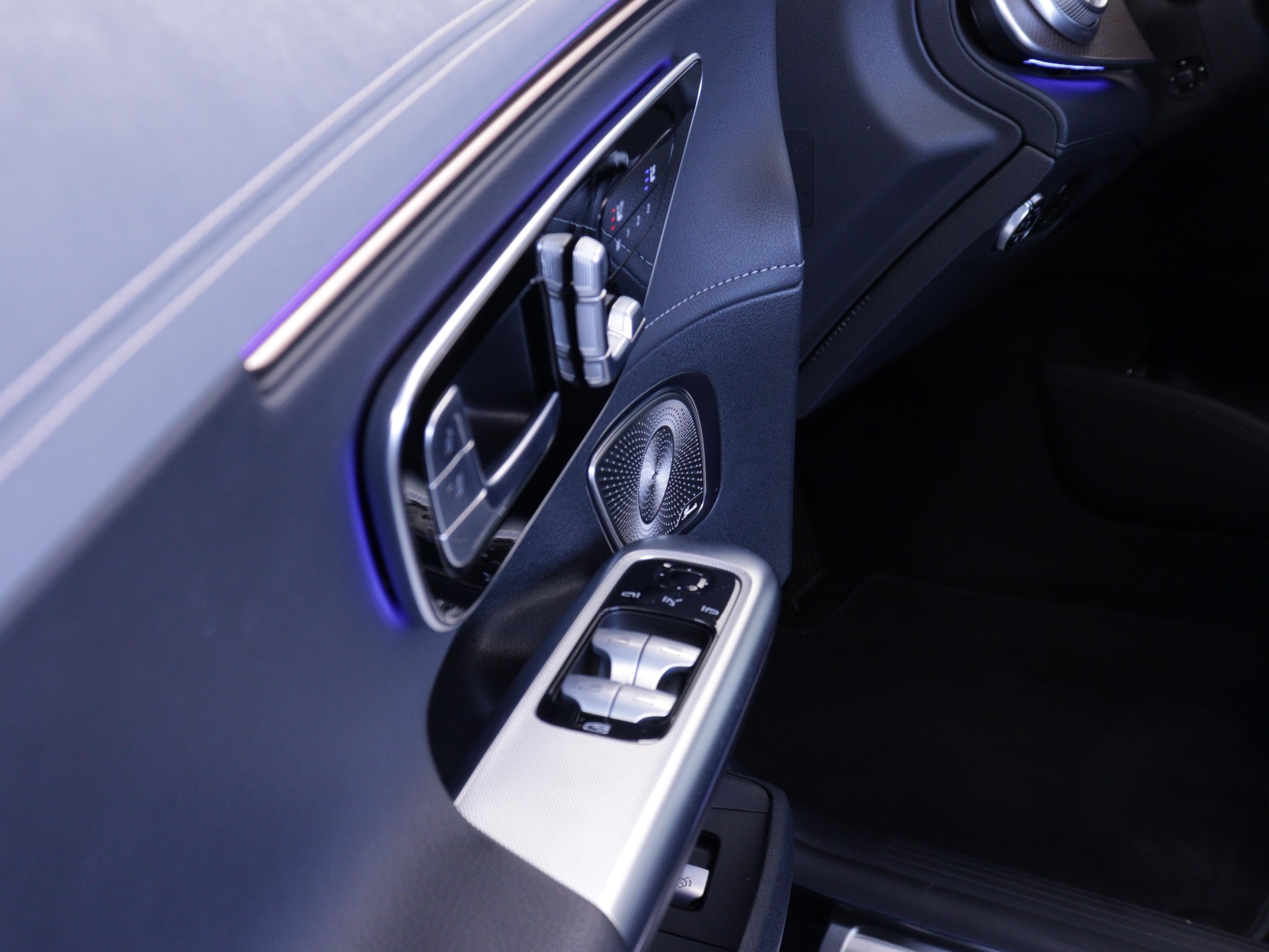 MERCEDES-BENZ EQE 350+ Electric Art Line-image-8