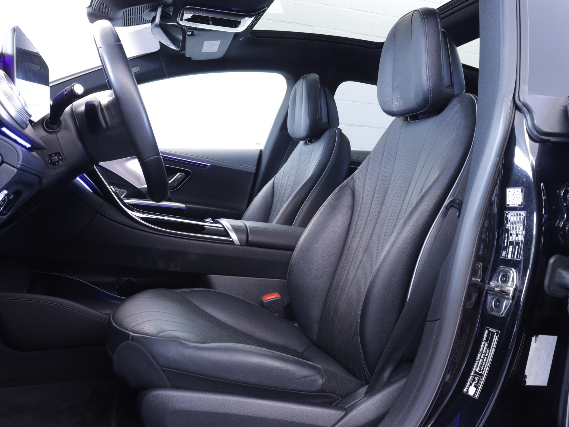 MERCEDES-BENZ EQE 350+ Electric Art Line-image-7
