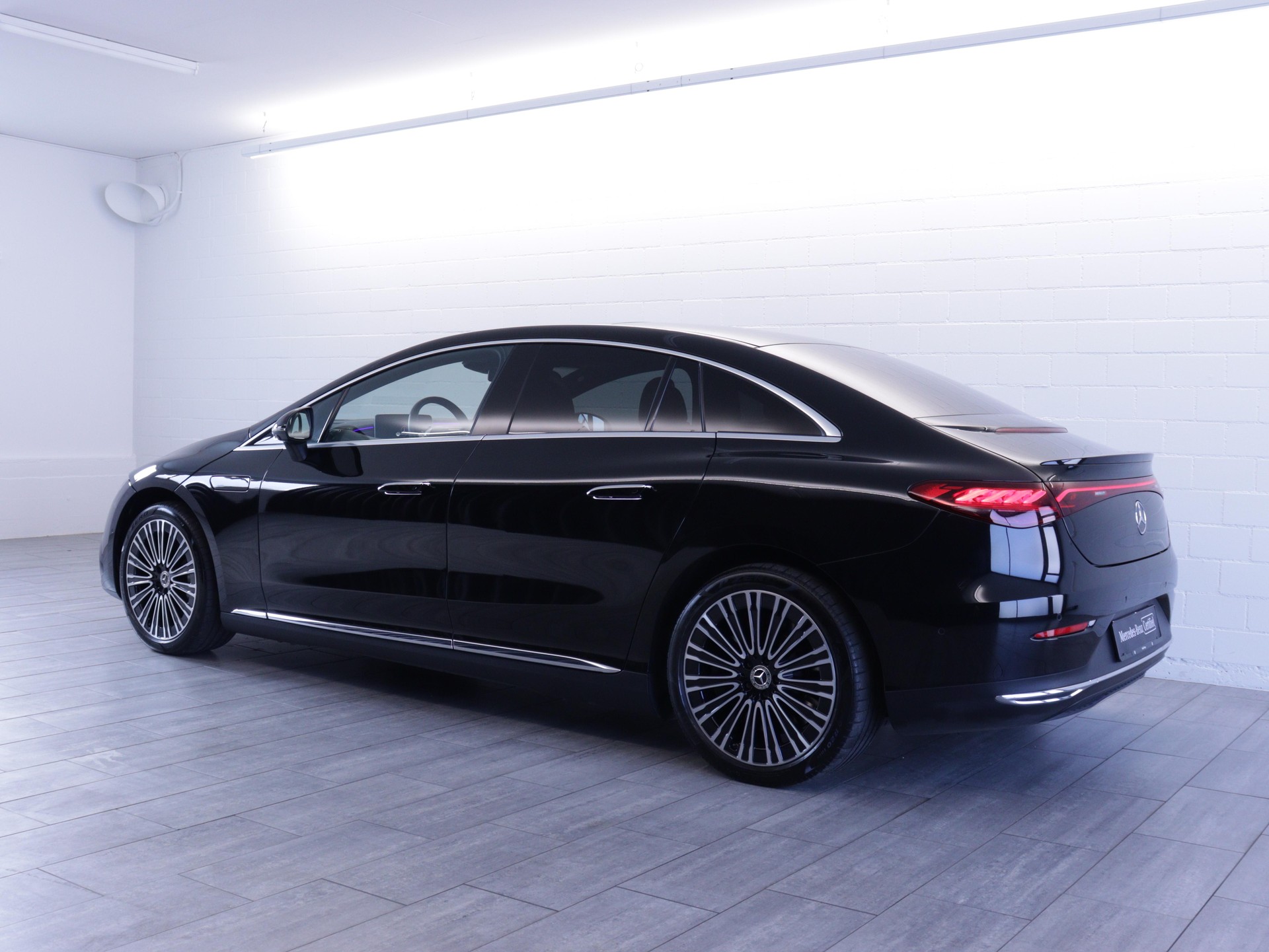MERCEDES-BENZ EQE 350+ Electric Art Line-showroom-element-2