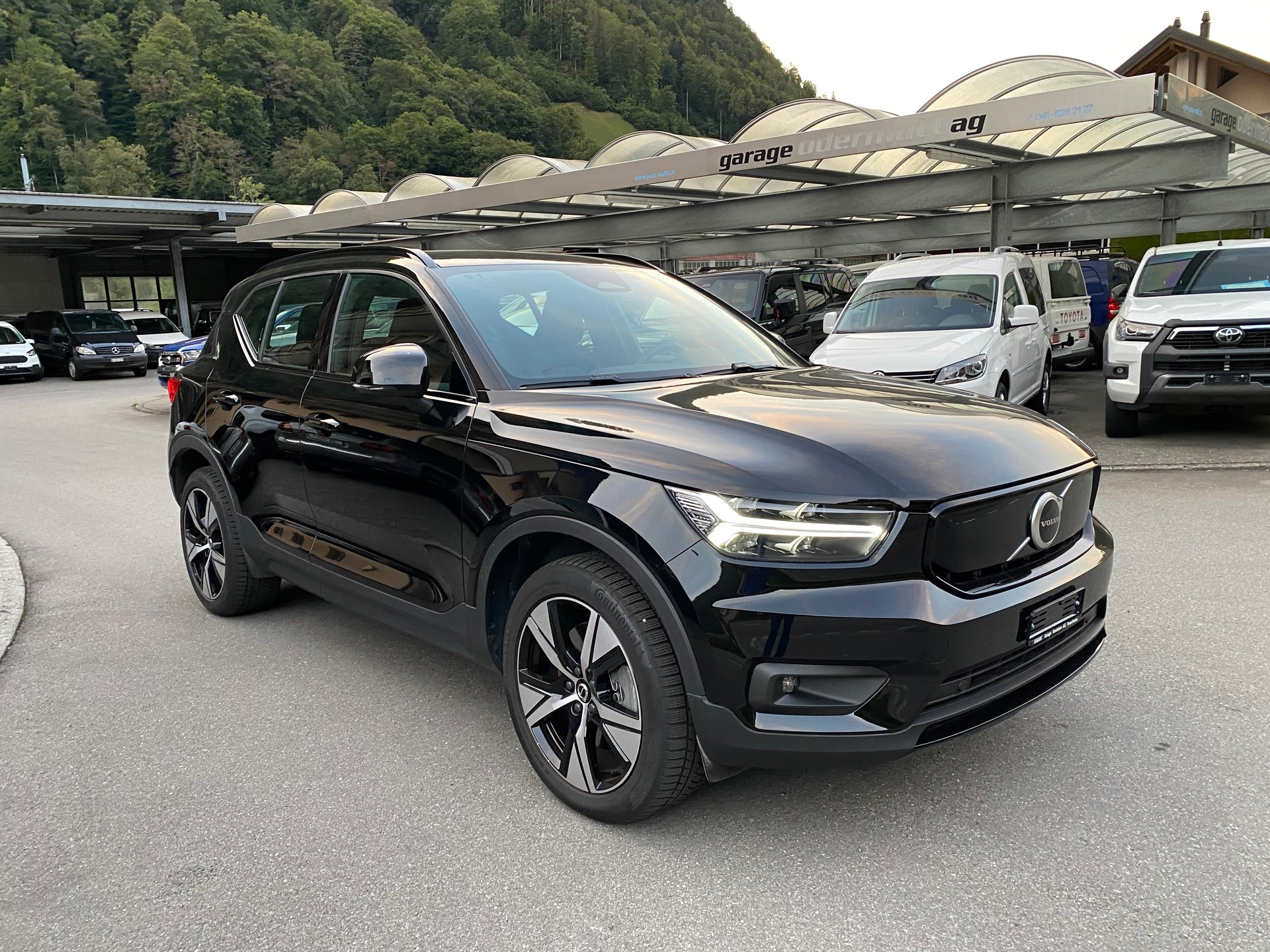 VOLVO XC40 P8 AWD Pure Electric R-Design-image-11
