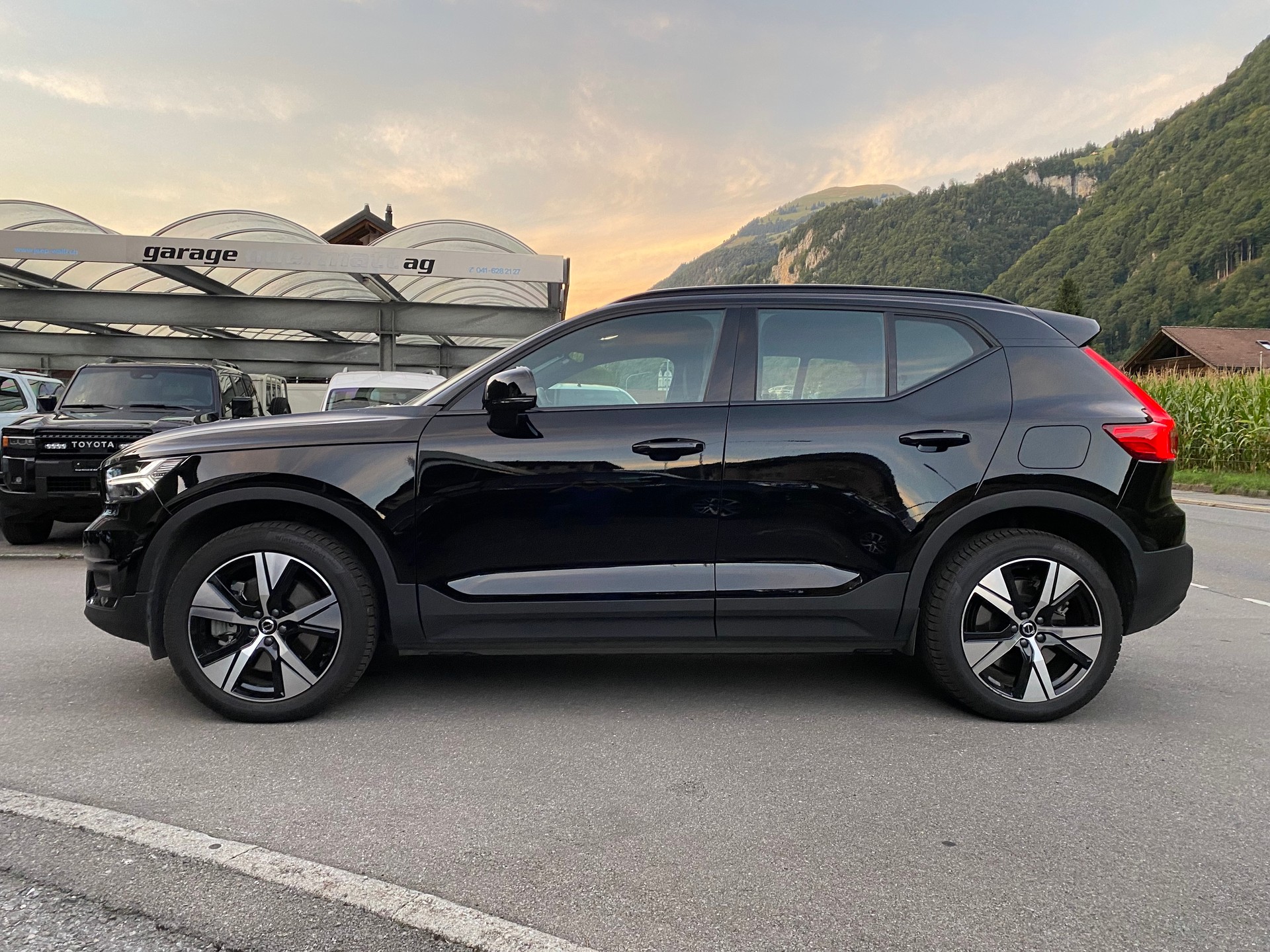 VOLVO XC40 P8 AWD Pure Electric R-Design-image-0