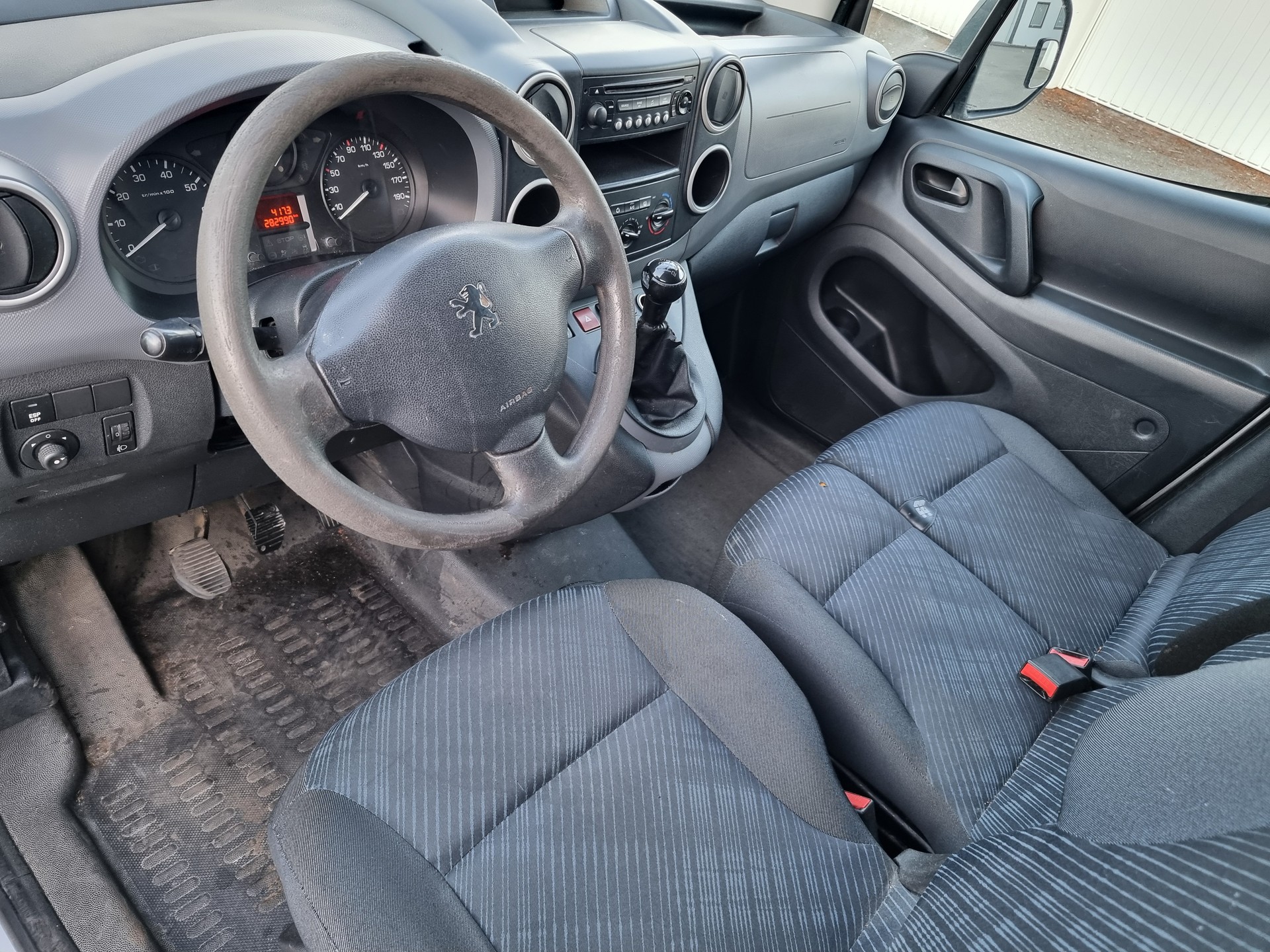 PEUGEOT Partner 1.6 HDI Urban-image-11