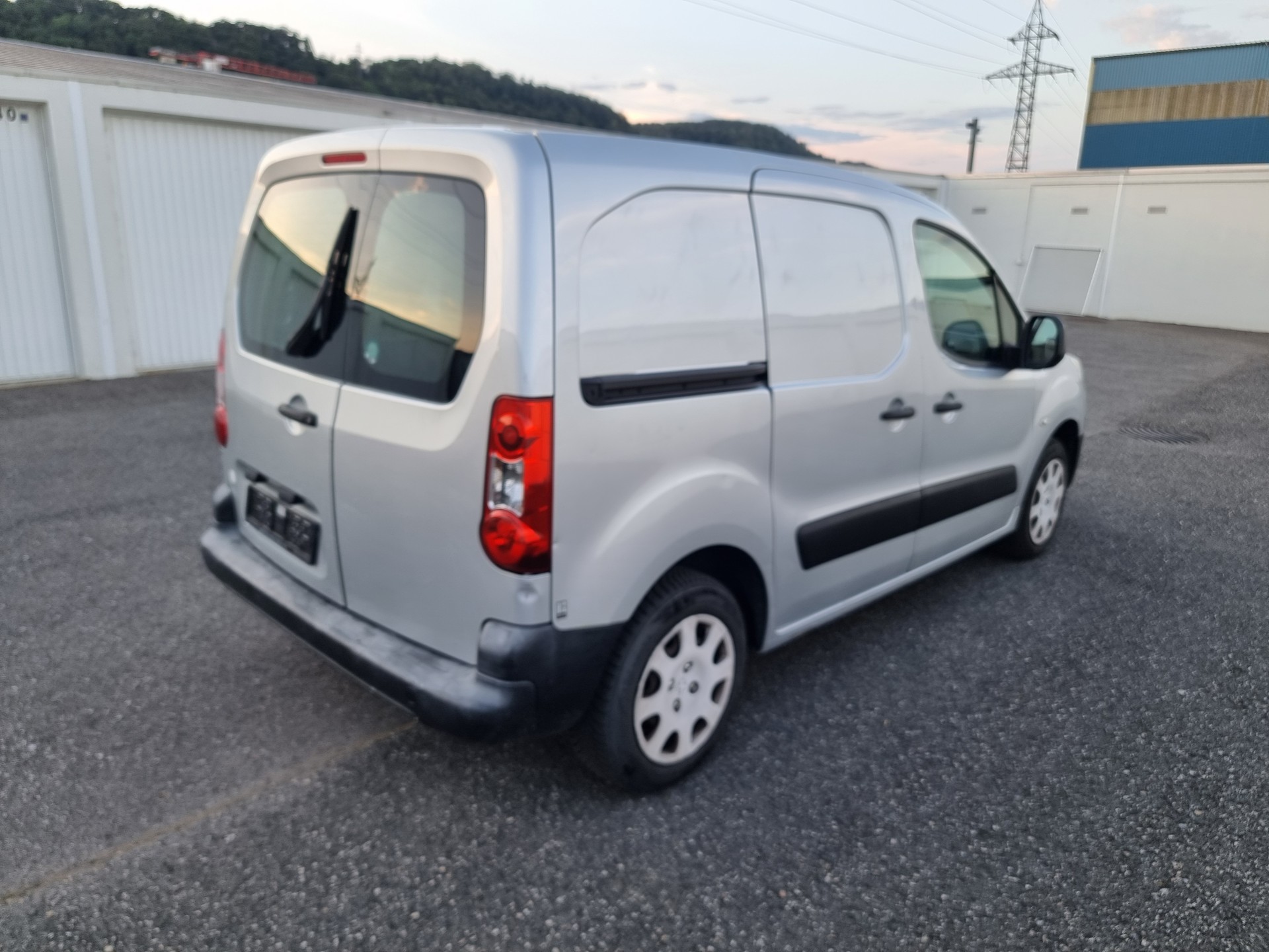 PEUGEOT Partner 1.6 HDI Urban-image-4