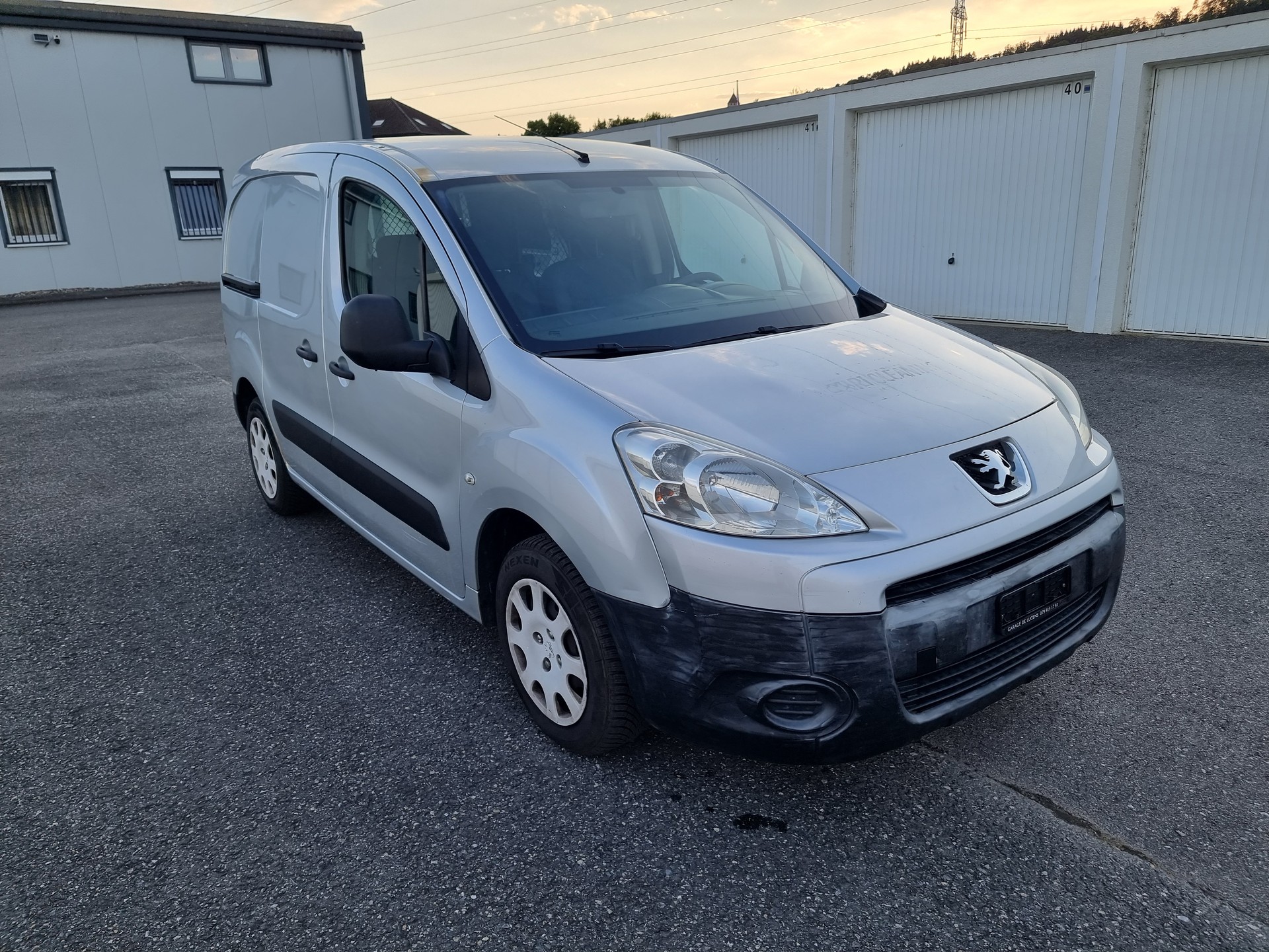 PEUGEOT Partner 1.6 HDI Urban-image-0