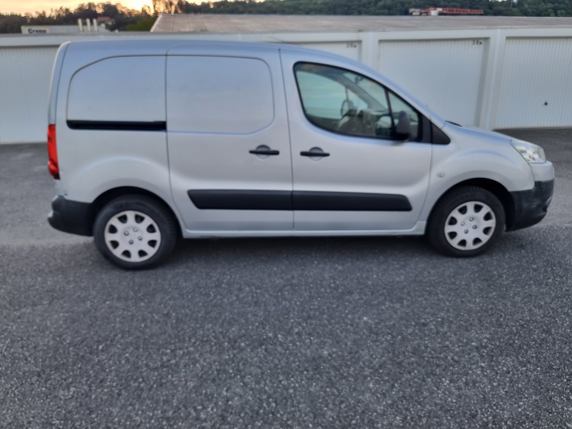 PEUGEOT Partner 1.6 HDI Urban-image-7