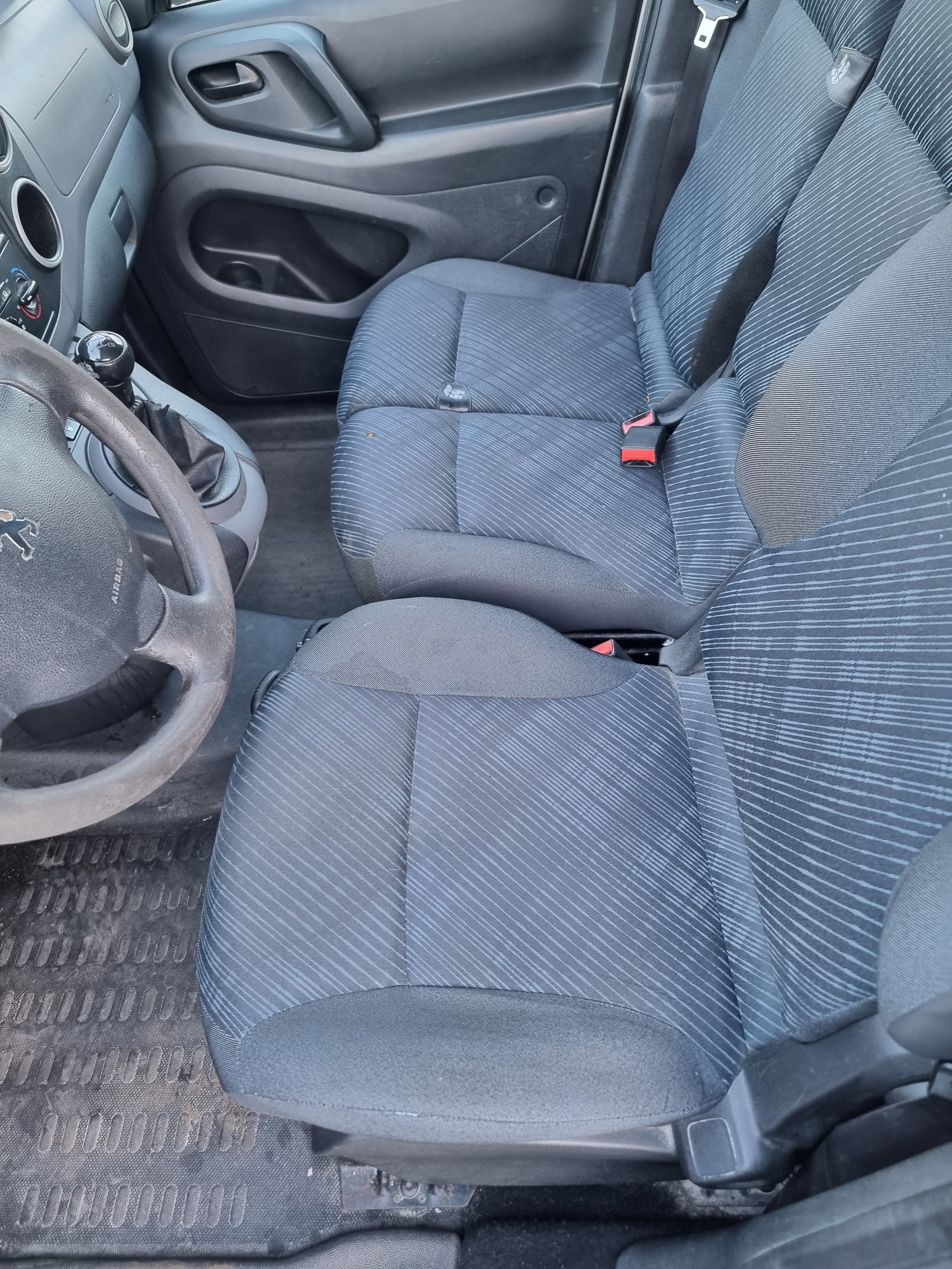 PEUGEOT Partner 1.6 HDI Urban-image-10