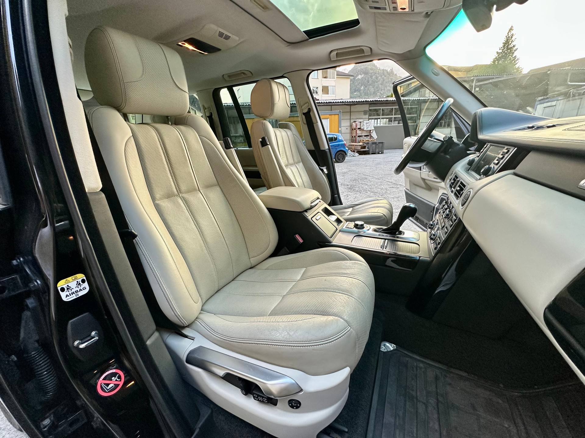 LAND ROVER 3.6 TDV8 Autobiography-image-6
