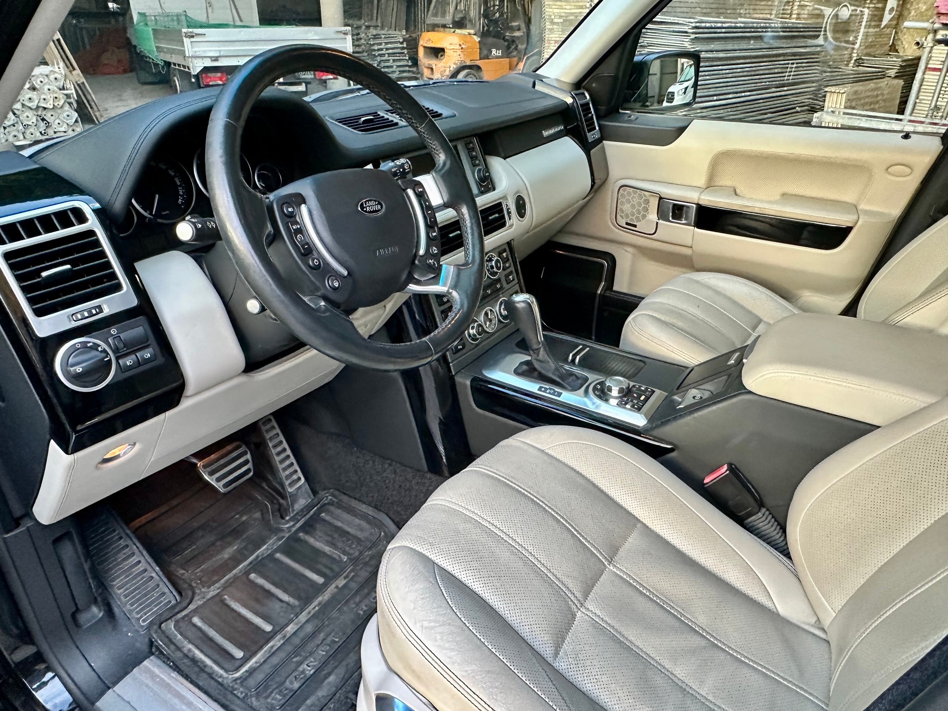 LAND ROVER 3.6 TDV8 Autobiography-image-13