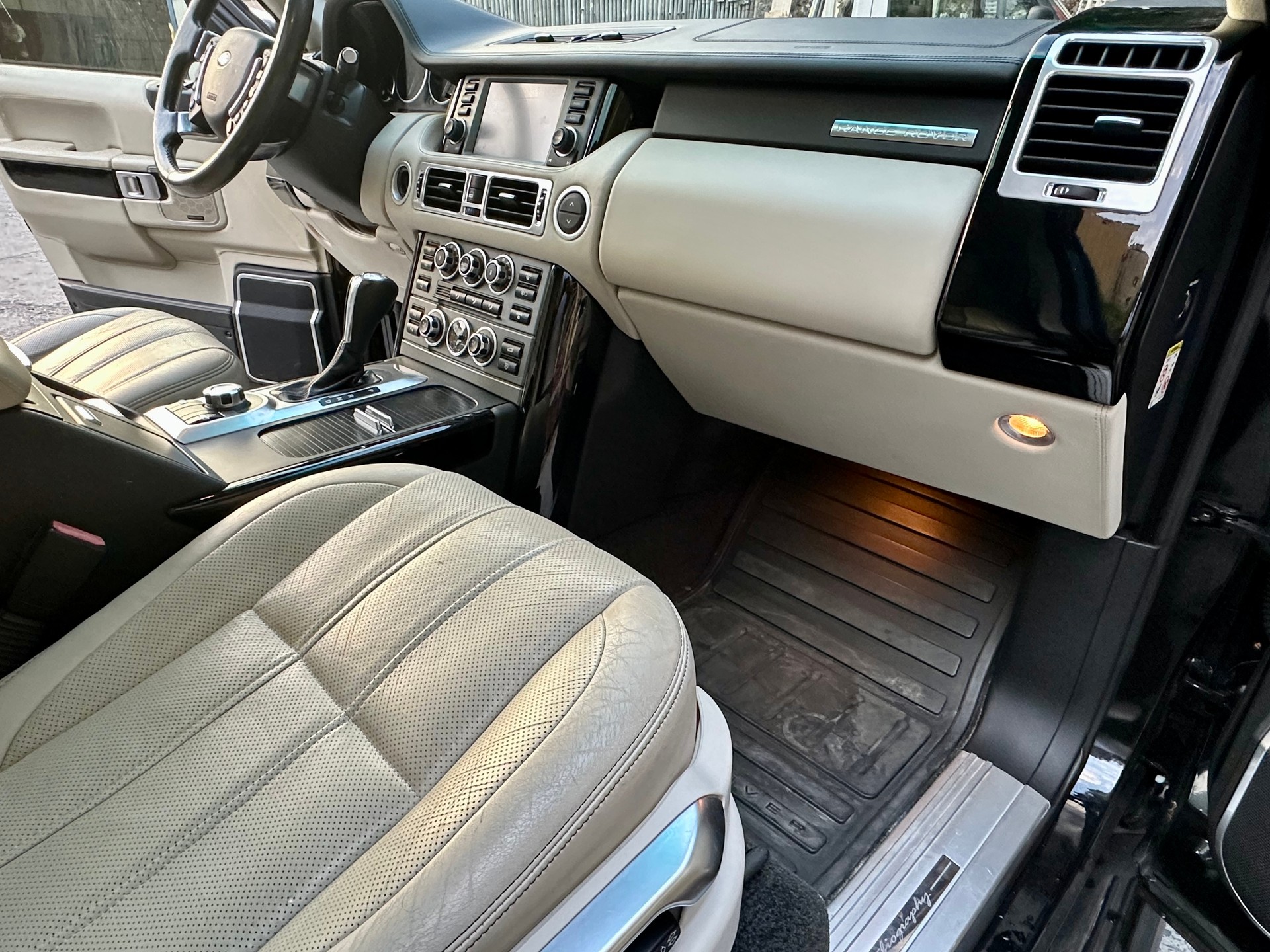LAND ROVER 3.6 TDV8 Autobiography-image-7