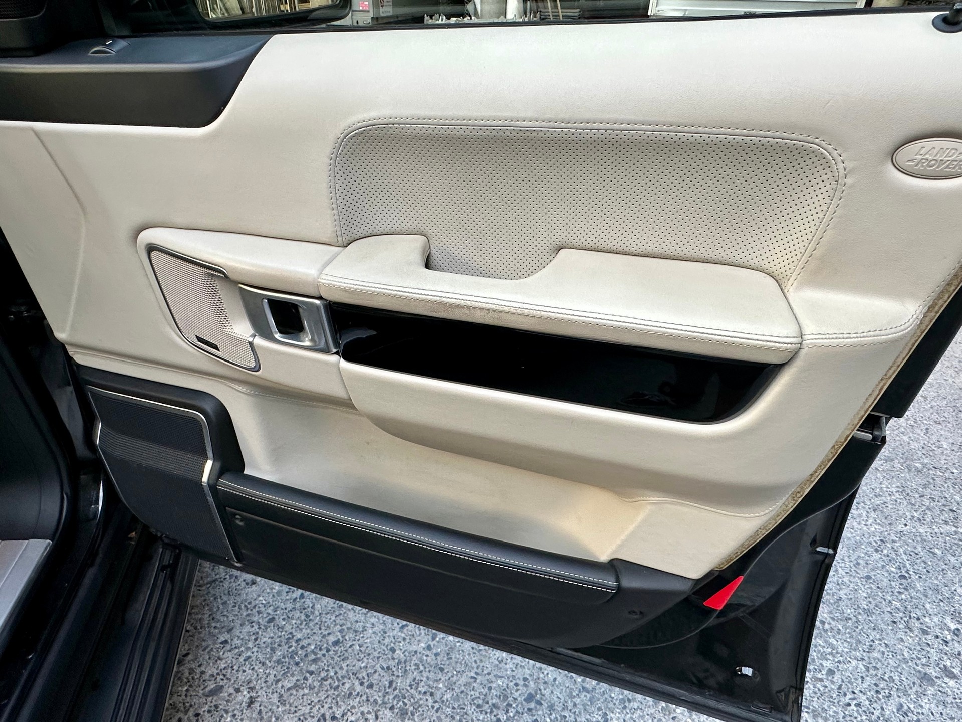LAND ROVER 3.6 TDV8 Autobiography-image-9