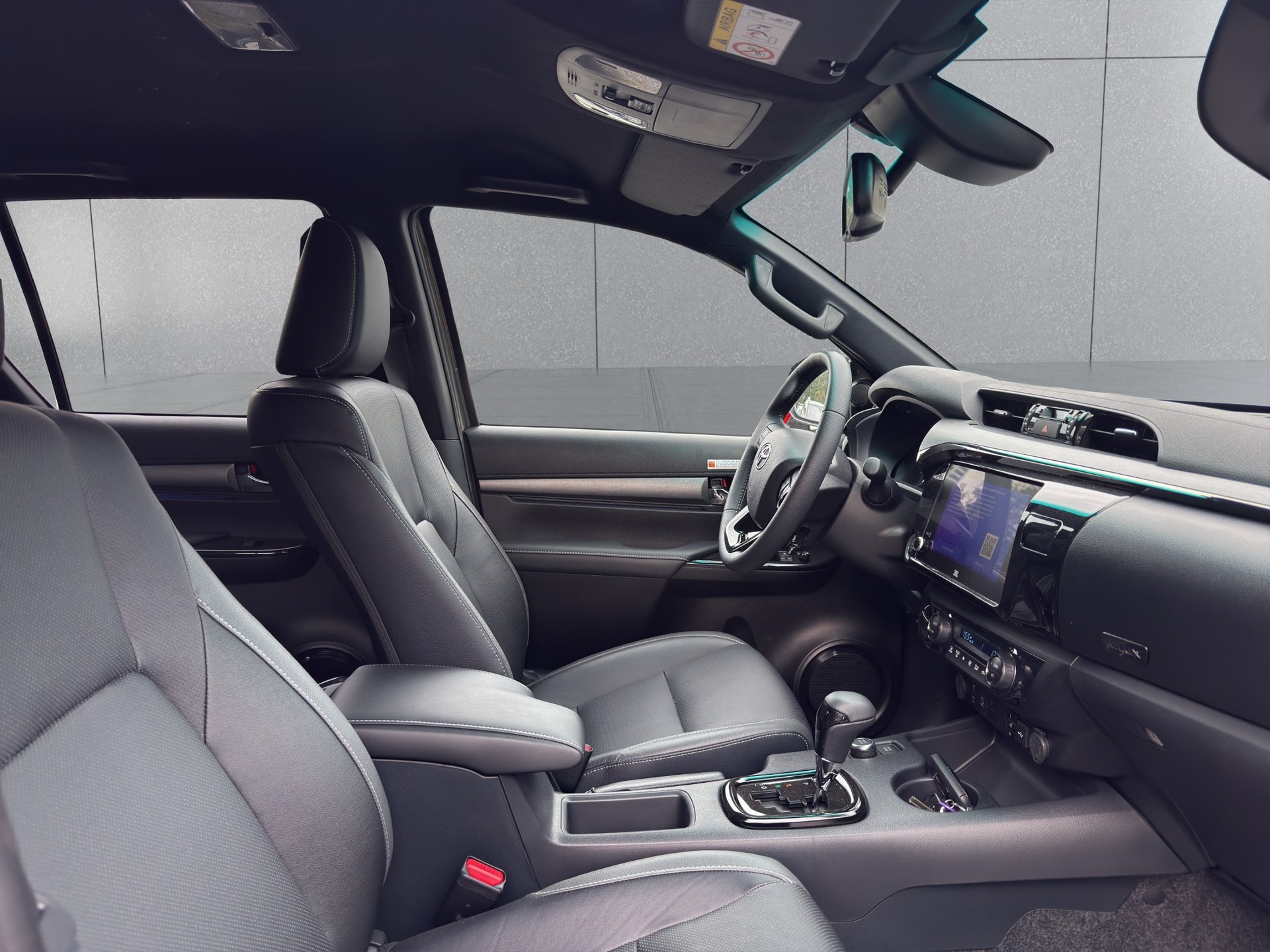 TOYOTA Hilux 2.8D-4D Invincible Double Cab 4x4 A-image-9