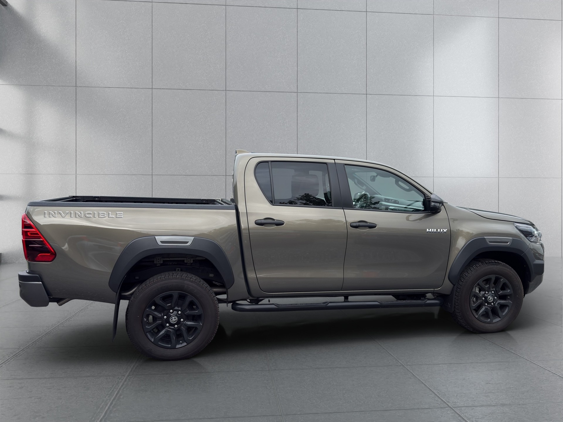 TOYOTA Hilux 2.8D-4D Invincible Double Cab 4x4 A-image-4
